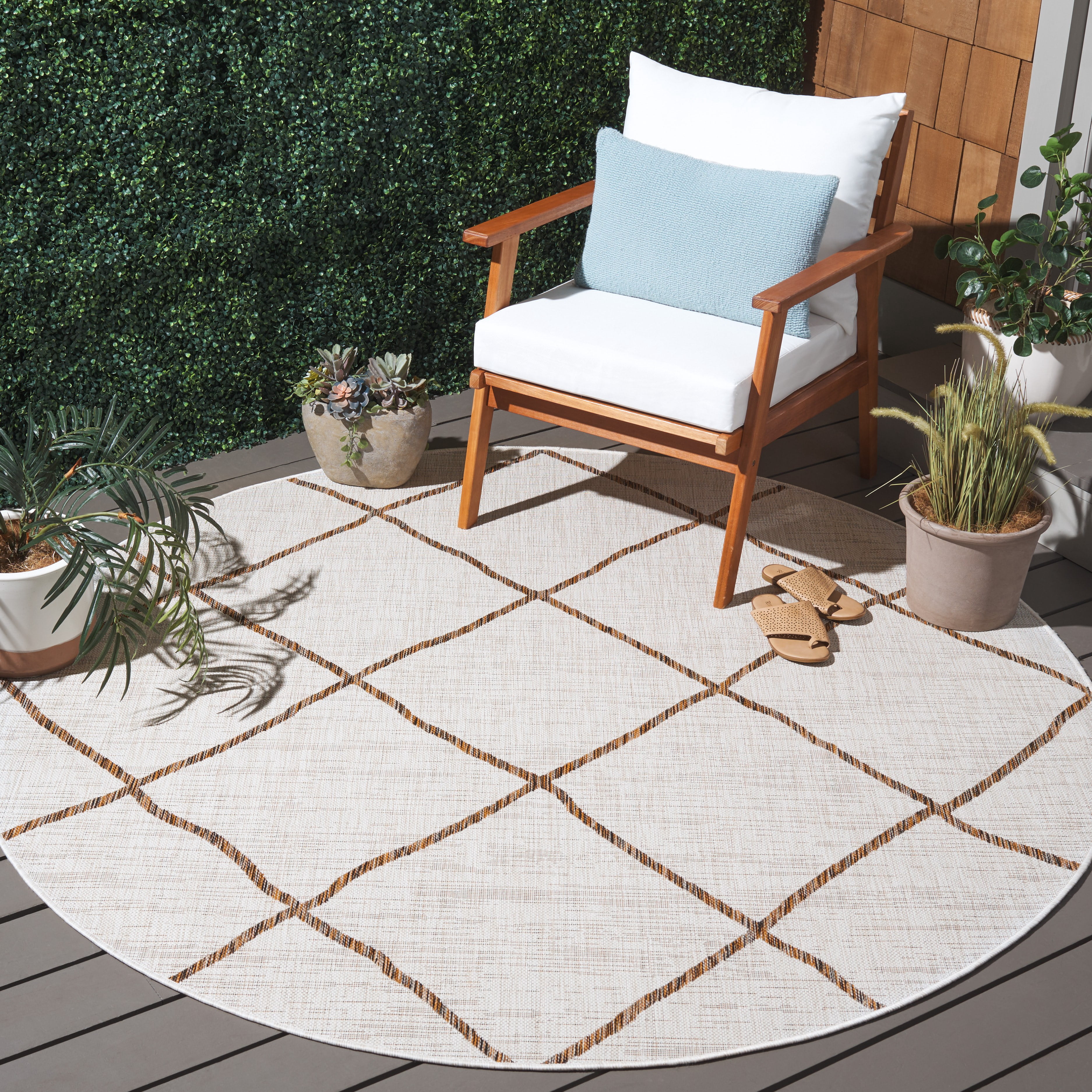 SAFAVIEH Courtyard Cohen Diamond Indoor/Outdoor Area Rug, Ivory/Brown, 6'7" x 6'7" Round