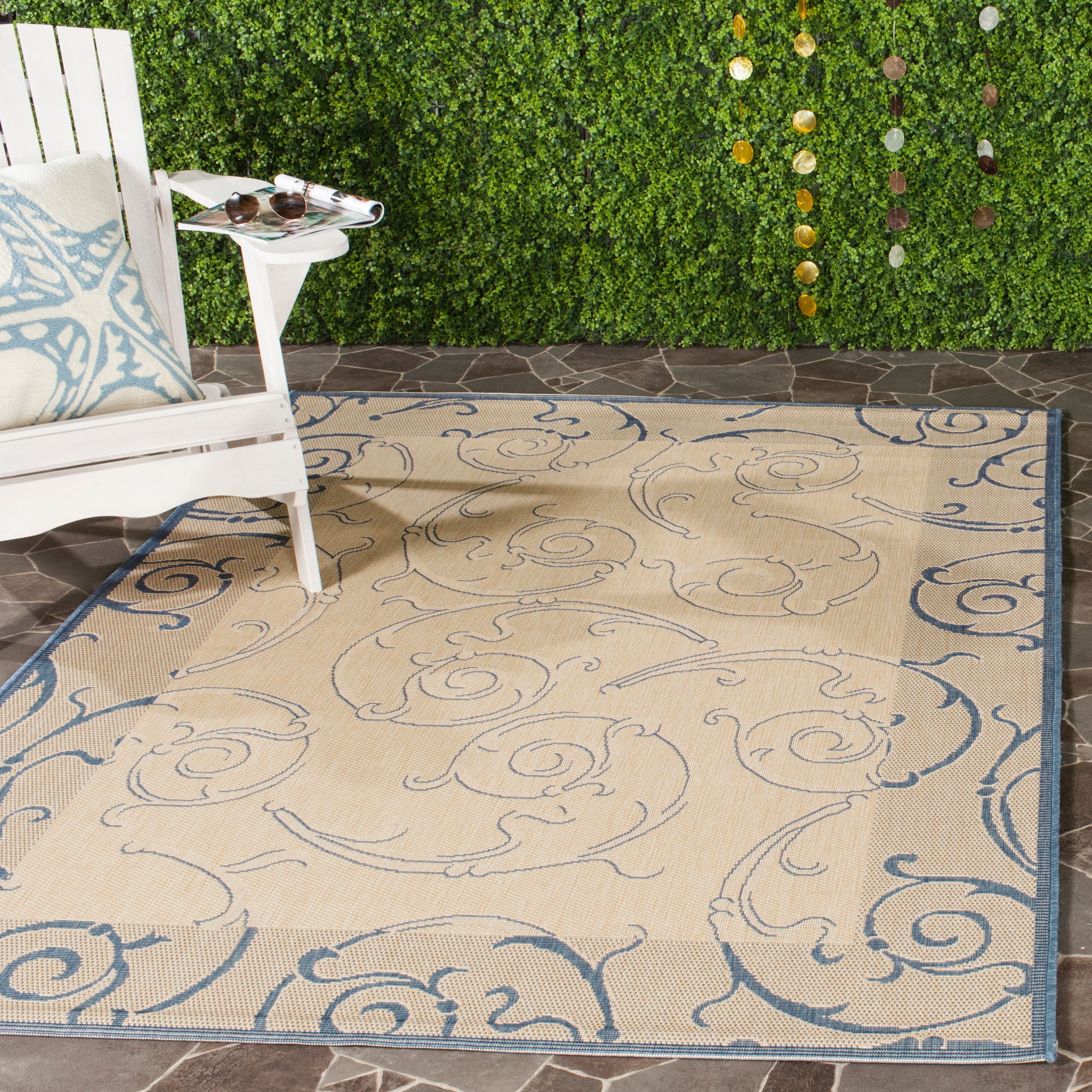 SAFAVIEH Courtyard Daniel Floral Indoor/Outdoor Area Rug, 5'3