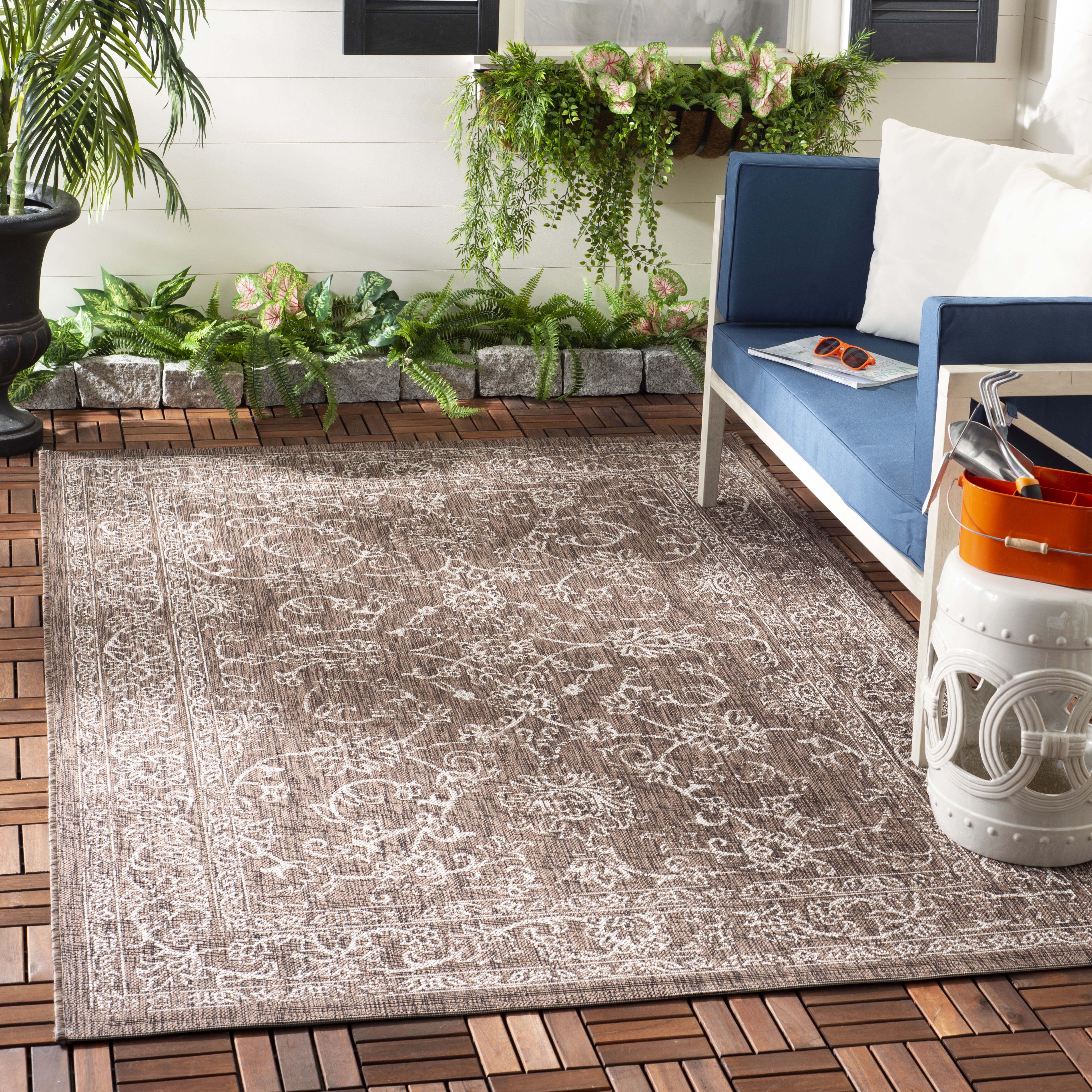 SAFAVIEH Courtyard Darin Traditional Indoor/Outdoor Area Rug, 5'3" x 7'7", Brown/Ivory