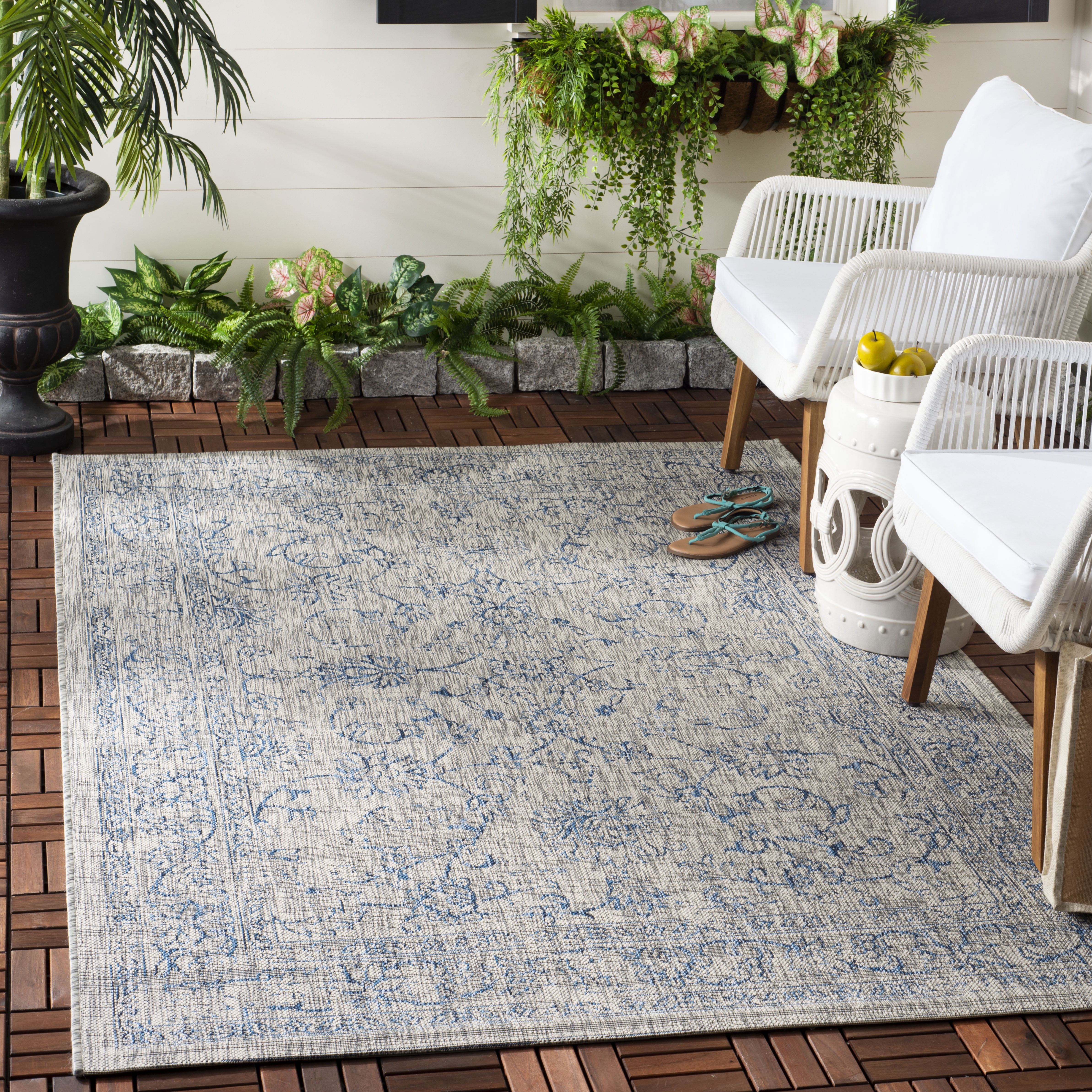 SAFAVIEH Courtyard Darin Traditional Indoor/Outdoor Area Rug, 5'3" x 7'7", Grey/Navy