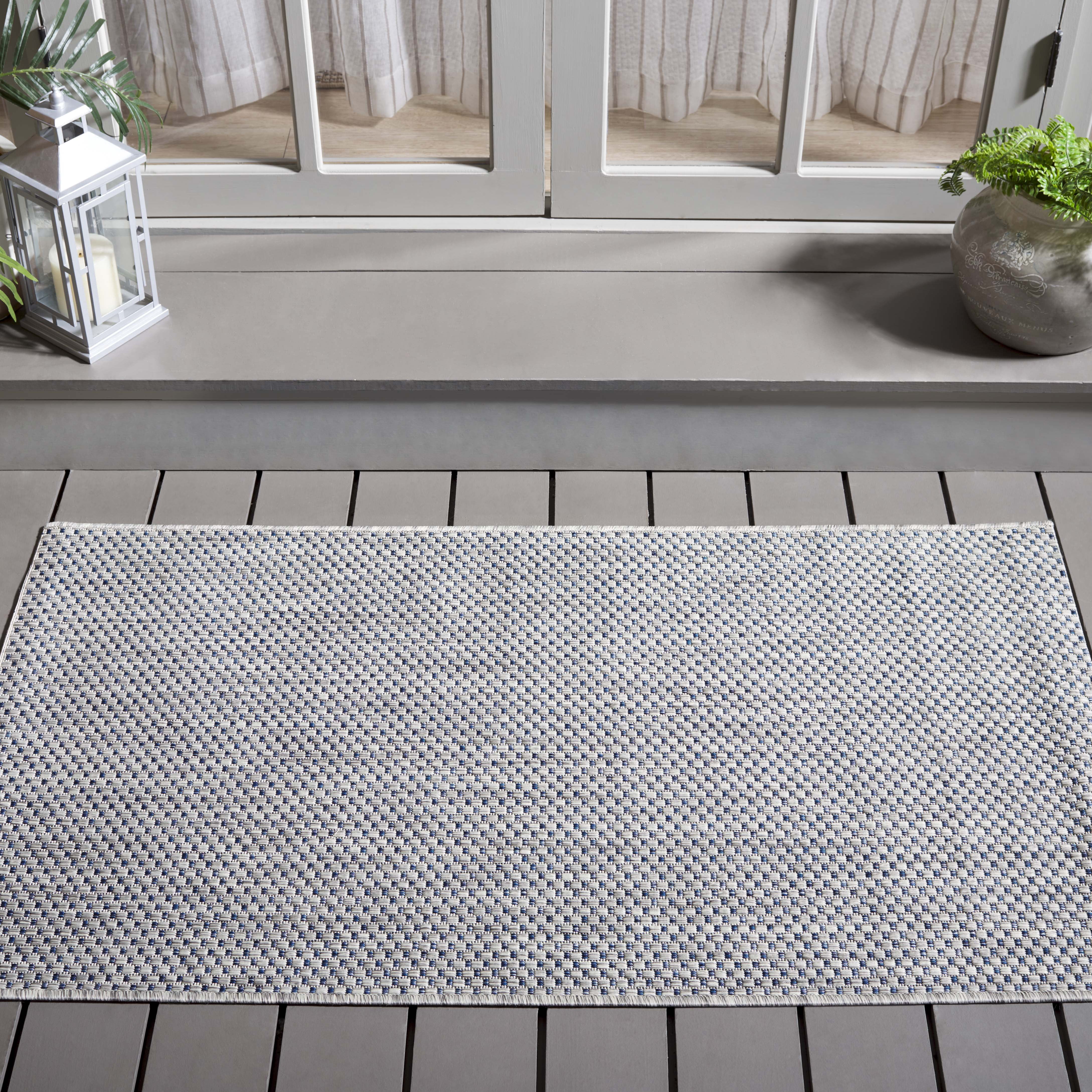 Safavieh Courtyard Finnian Solid Indoor/Outdoor Area Rug, Gray/Navy, 4' x 4' Square
