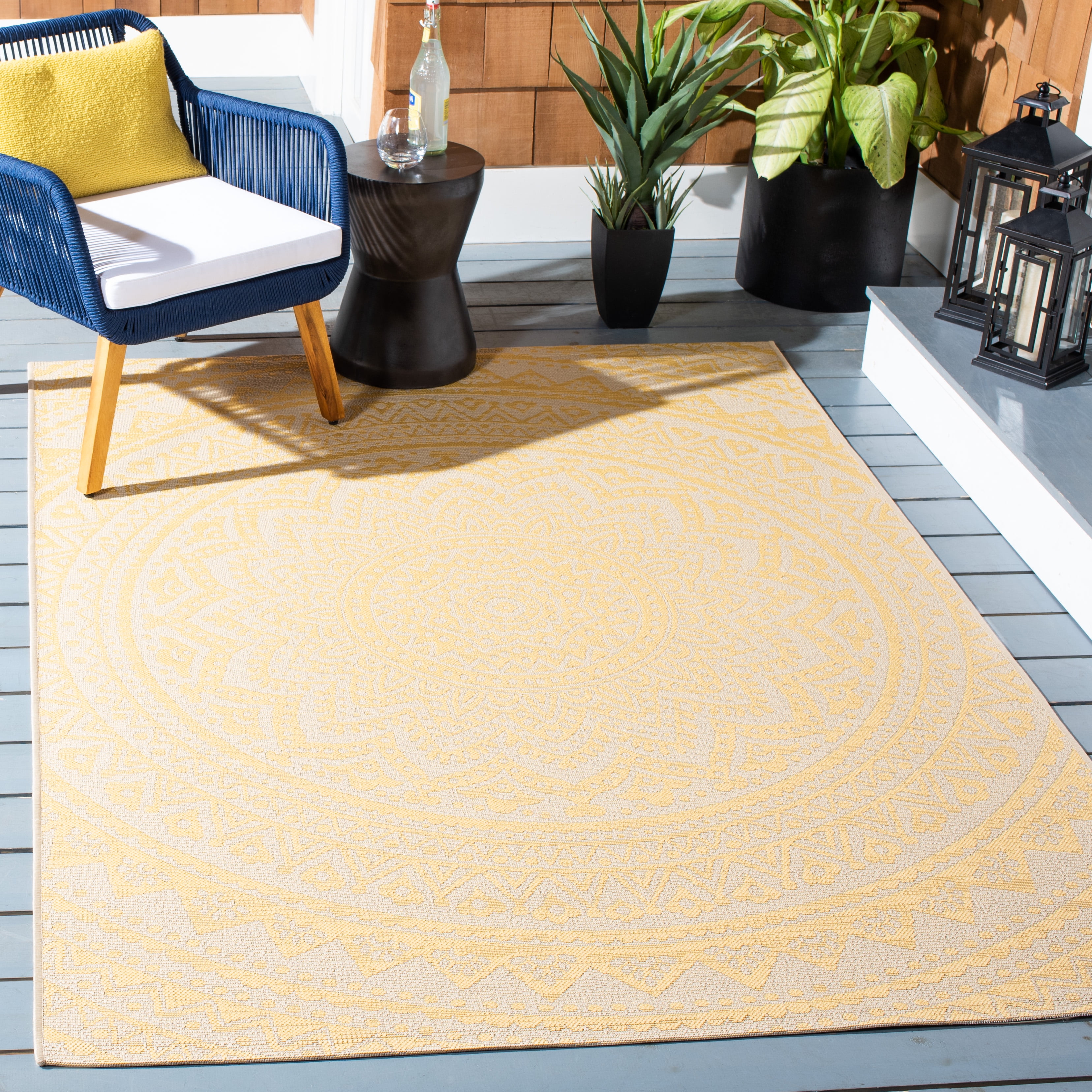 Safavieh Courtyard Gracelyn Medallion Indoor/Outdoor Area Rug, Beige/Gold, 4' x 5'7"