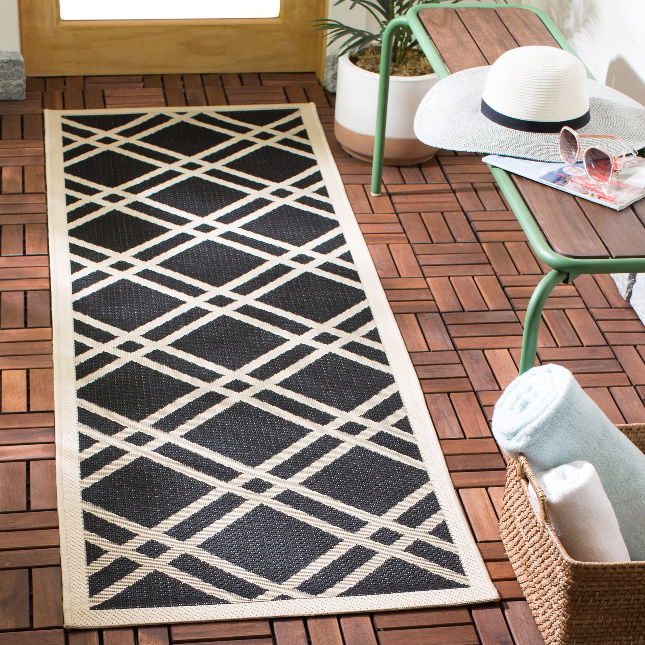 SAFAVIEH Courtyard Jasper Geometric Bordered Indoor/Outdoor Runner Rug