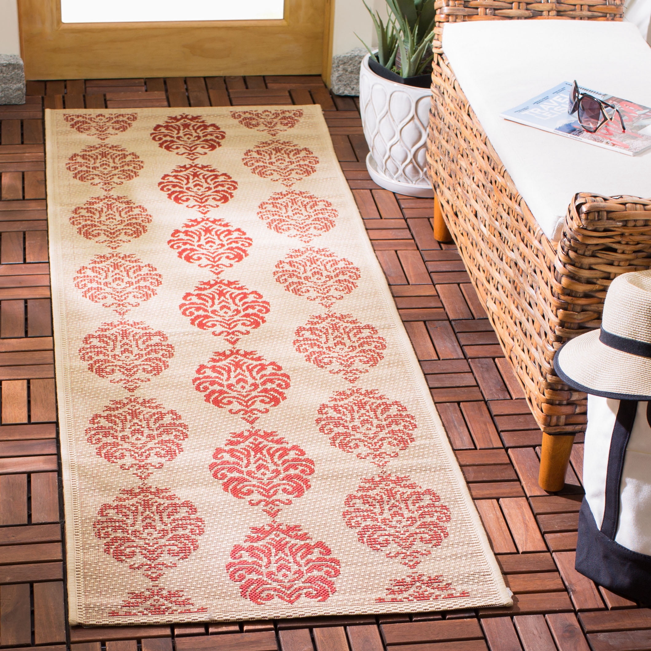 Safavieh Courtyard Jenny Medallion Indoor/Outdoor Runner Rug, Natural/Red, 2'3" x 14'
