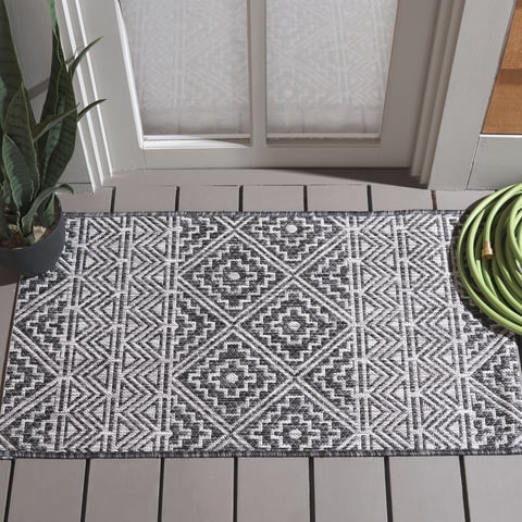 Safavieh Courtyard Karen Geometric Indoor/Outdoor Area Rug, Black/Gray, 2'7" x 5'