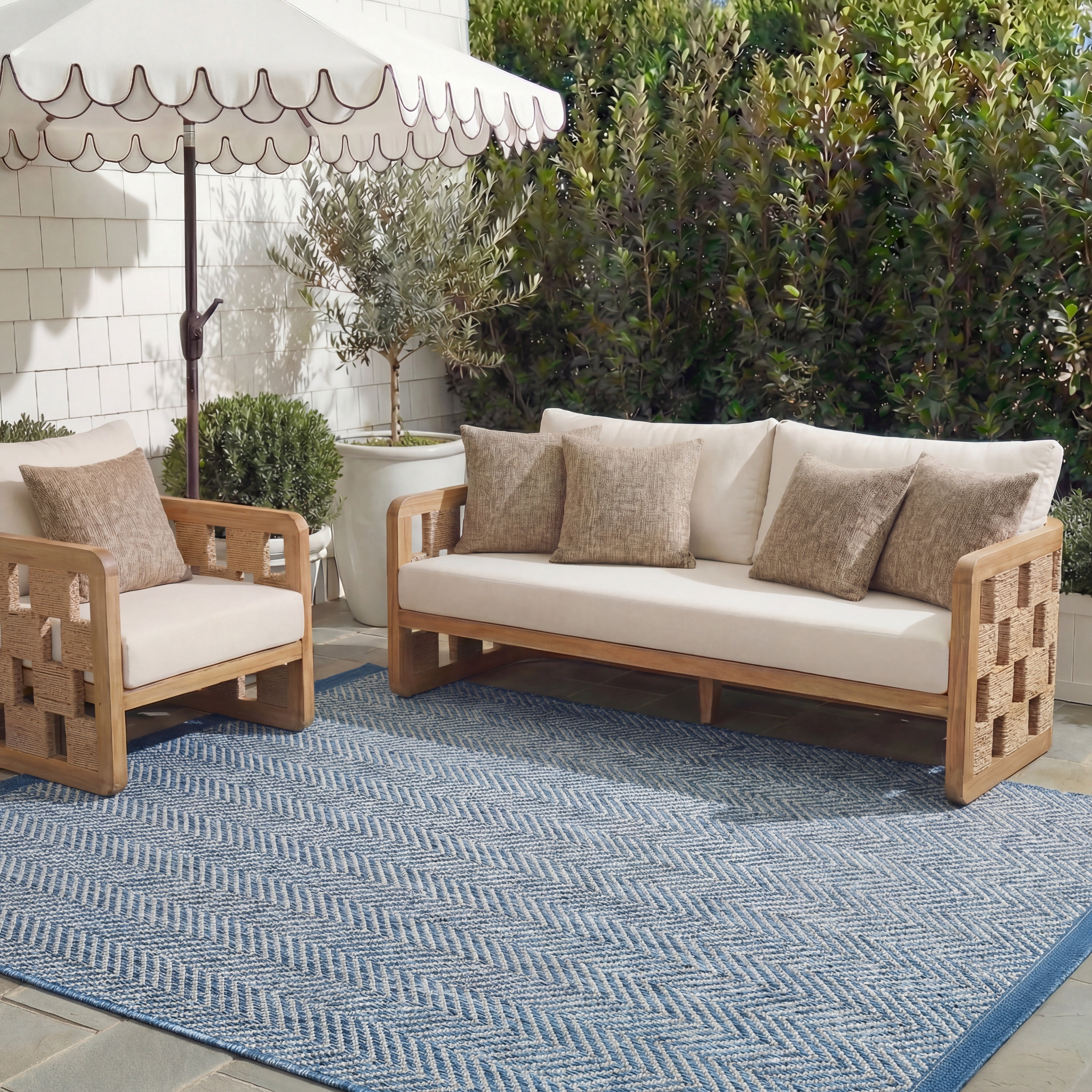Safavieh Courtyard Blazhe Chevron Indoor/Outdoor Area Rug, Navy/Gray, 8' x 10'