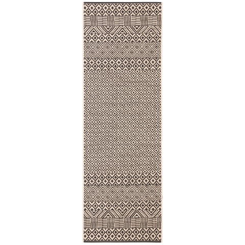 Safavieh Courtyard Naomi Geometric Indoor/Outdoor Runner Rug, Beige/Black, 2'3" x 6'7"