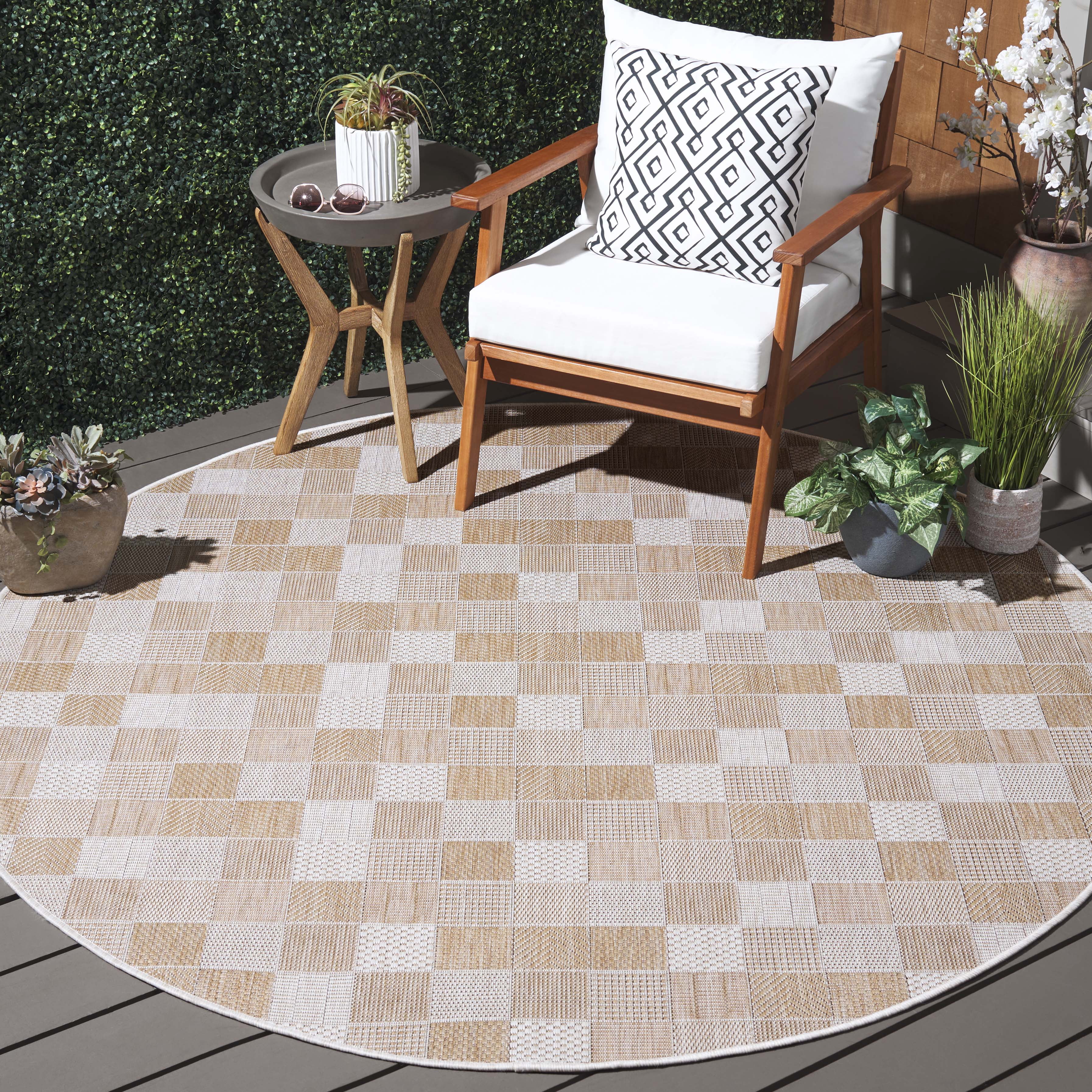 SAFAVIEH Courtyard Raeyln Checkered Indoor/Outdoor Area Rug, Natural/Beige, 6'7" x 6'7" Round