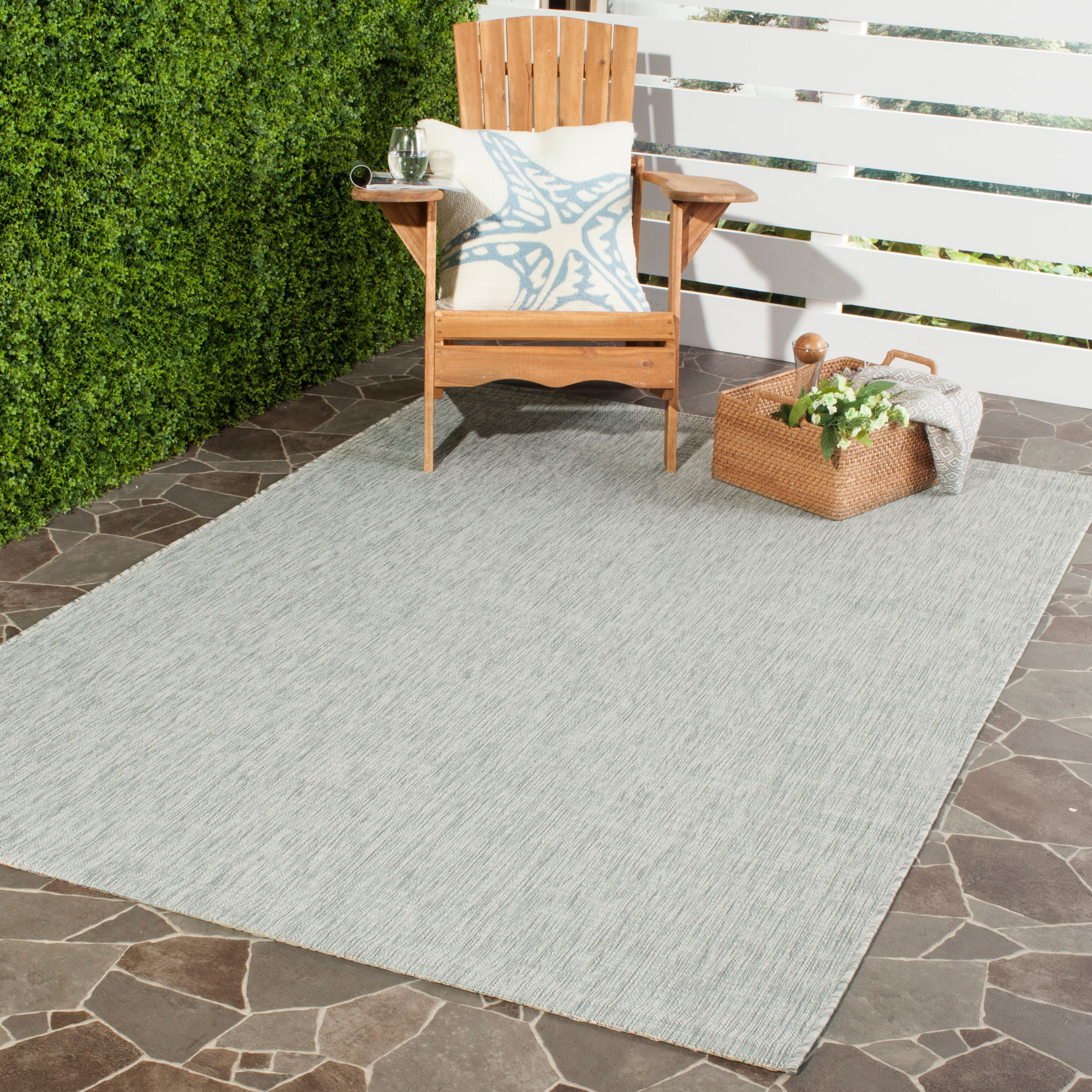 Courtyard Gray 47" Synthetic Flat Woven Indoor/Outdoor Rug