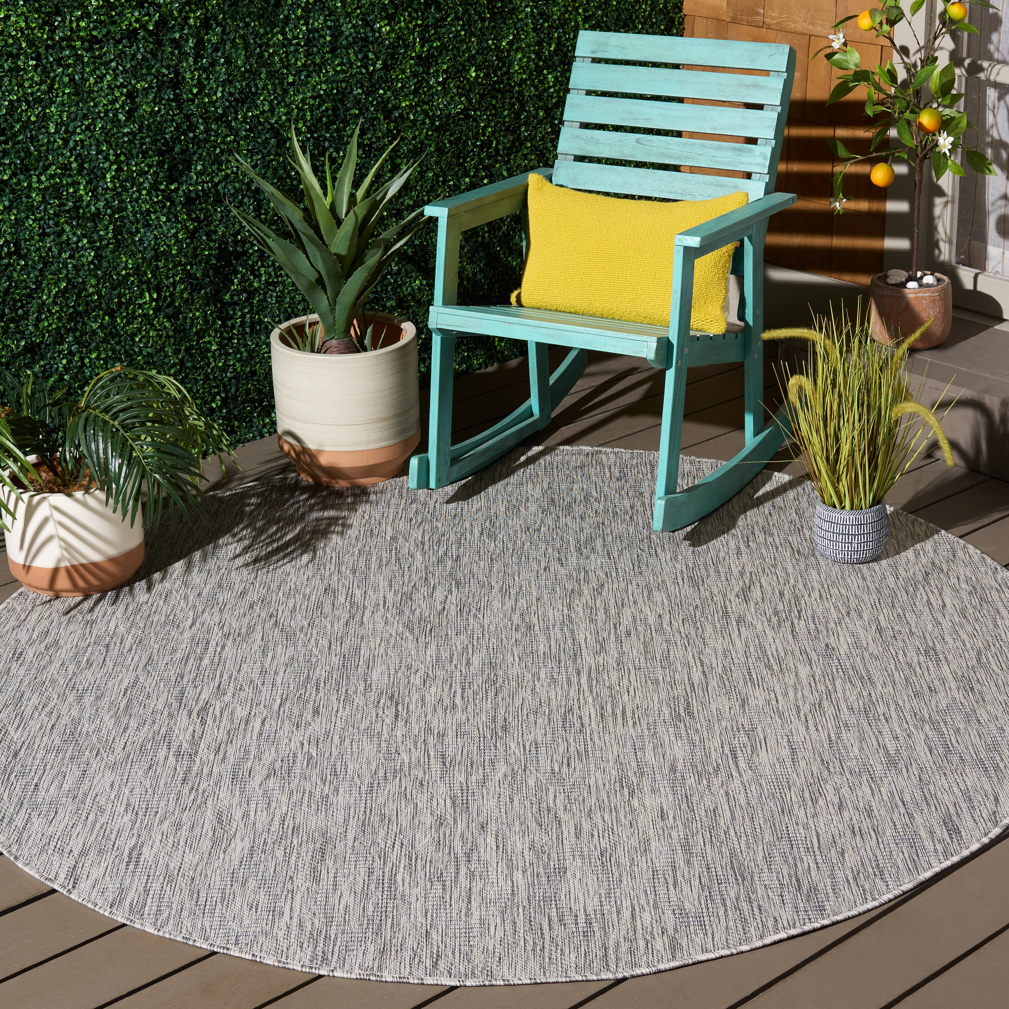 Safavieh Courtyard Teodor Geometric Indoor/Outdoor Area Rug, Gray, 4' x 4' Round