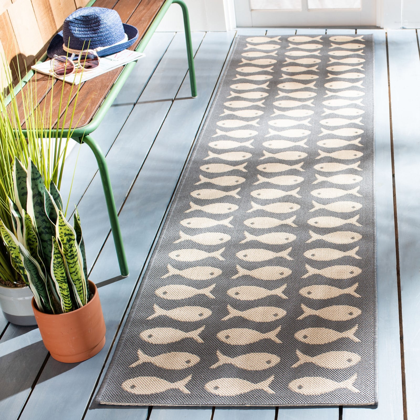 SAFAVIEH Courtyard Tranter Fishes Indoor/Outdoor Runner Rug, Grey/Beige ...