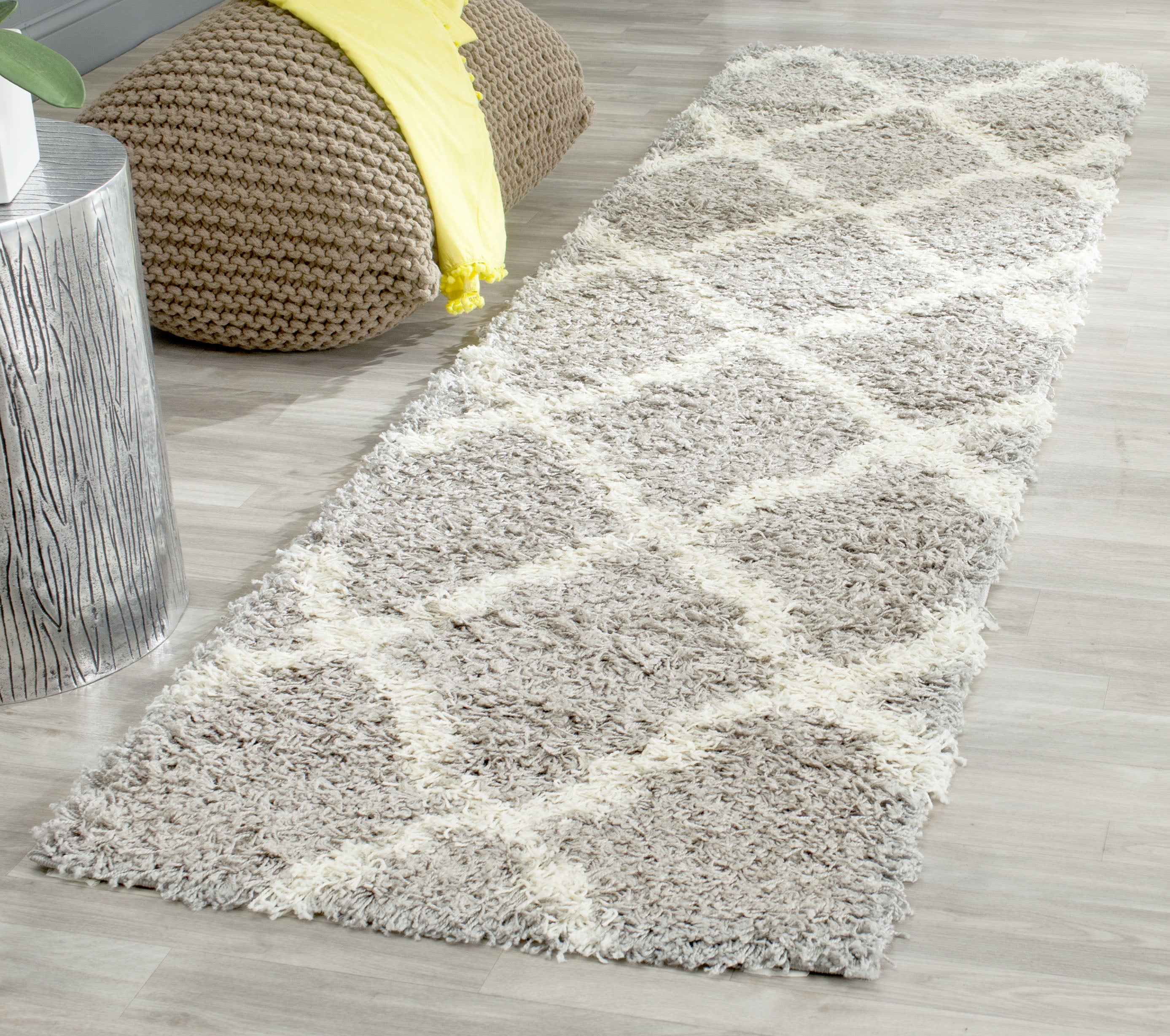 SAFAVIEH Daley Geometric Plush Shag Runner Rug, Grey/Ivory, 2'3" x 6'