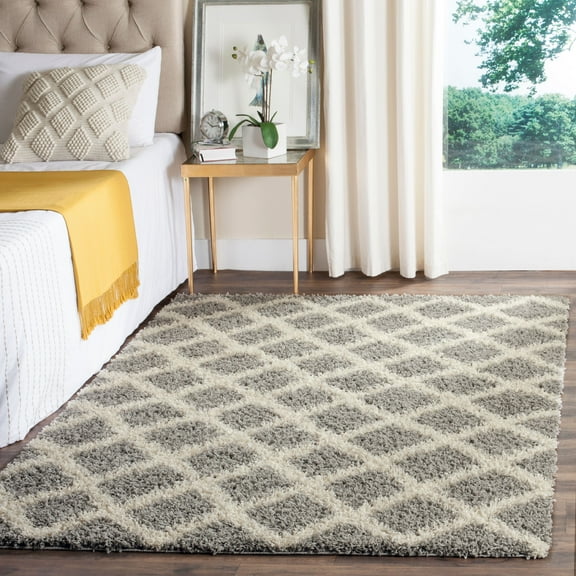 SAFAVIEH Dallas Jerrie Geometric Shag Area Rug, Grey/Ivory, 4' x 6'