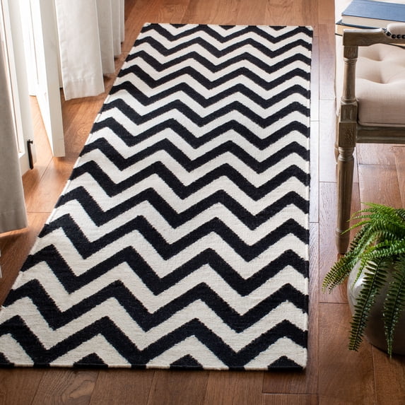 Safavieh Dhurries Bentley Geometric Runner Rug, Black/Ivory, 2'6" x 14'