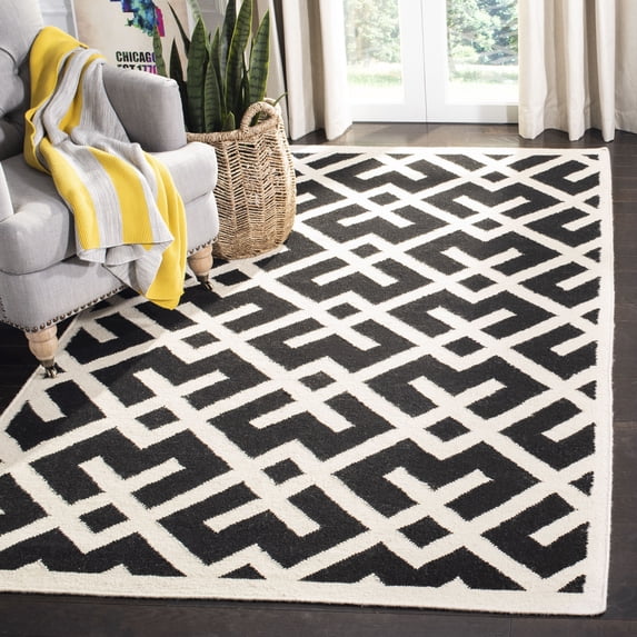 Safavieh Dhurries Brianna Geometric Area Rug, Black/Ivory, 4' x 6'