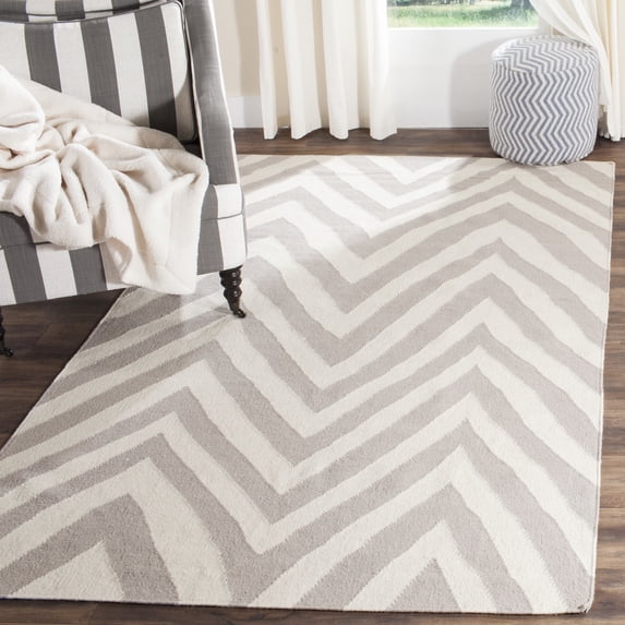 Safavieh Dhurries Deborah Geometric Area Rug, Gray/Ivory, 4' x 6'