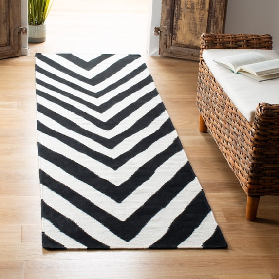 Safavieh Dhurries Deborah Geometric Runner Rug, Black/Ivory, 2'6" x 6'