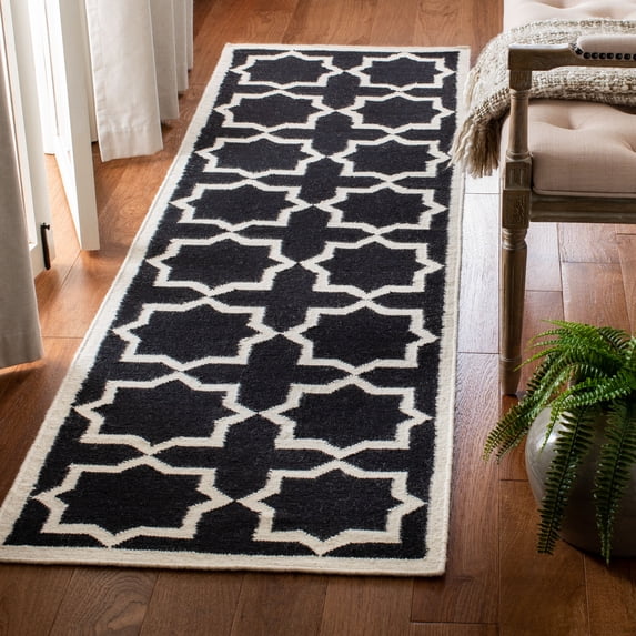 Safavieh Dhurries Diana Geometric Runner Rug, Black/Ivory, 2'6" x 8'