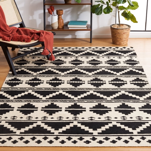 Safavieh Dhurries Oraline Geometric Wool Area Rug, Black/Ivory, 5' x 8'