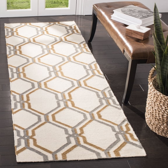 Safavieh Dhurries Steve Trellis Wool Runner Rug, Ivory/Black, 2'6" x 8'