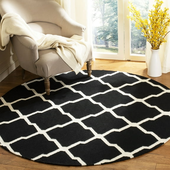 SAFAVIEH Dhurrie Tabitha Geometric Moroccan Wool Area Rug, Black/Ivory, 6' x 6' Round