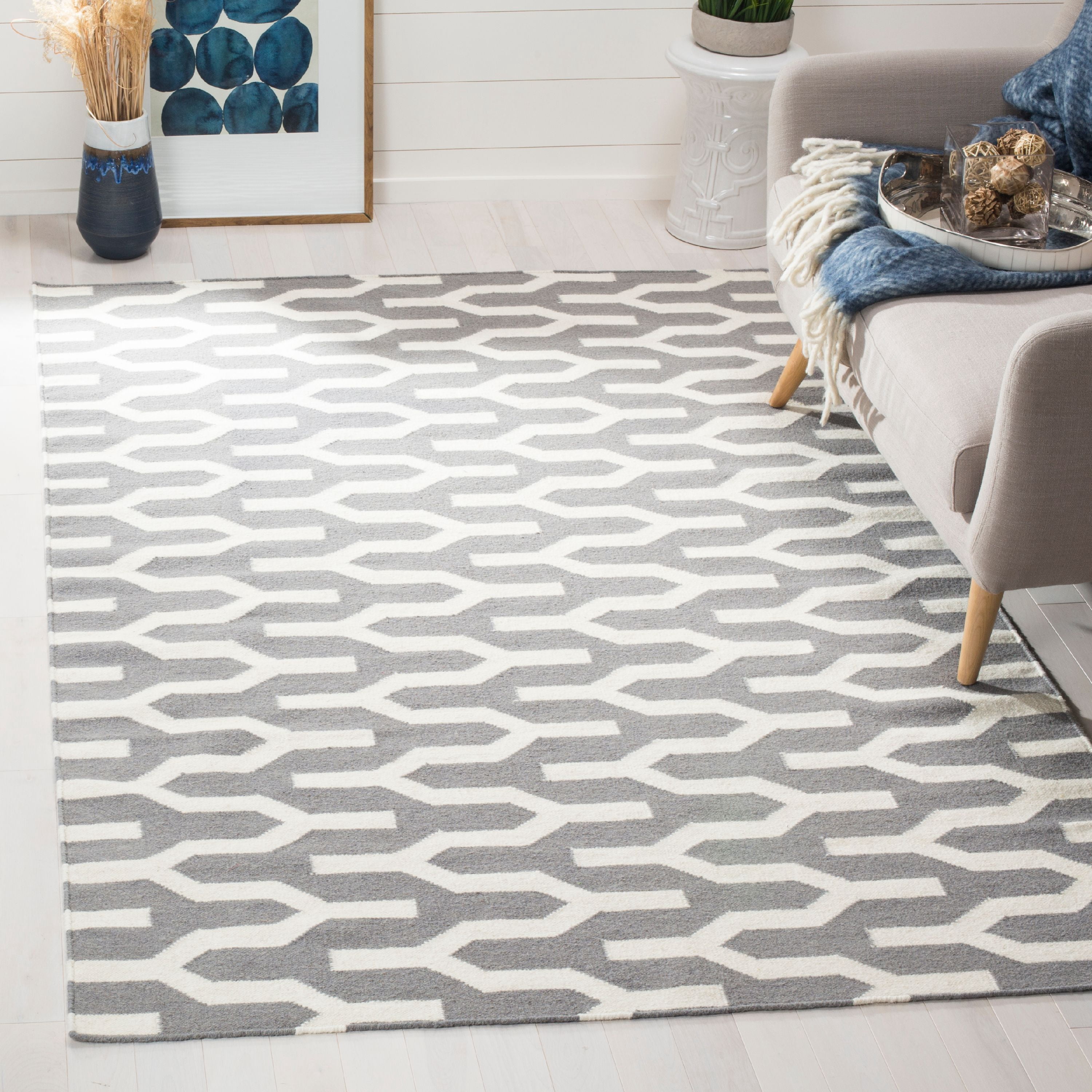 SAFAVIEH Dhurrie Tristen Geometric Moroccan Wool Area Rug, Silver/Ivory, 7' x 7' Square