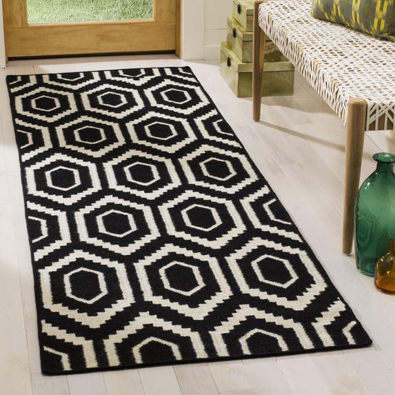 Safavieh Dhurries Bianca Geometric Runner Rug, Black/Ivory, 2'6" x 10'