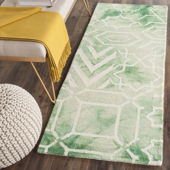 Safavieh Dip Dye Aylmer Distressed Runner Rug, Green/Ivory, 2'3" x 6'