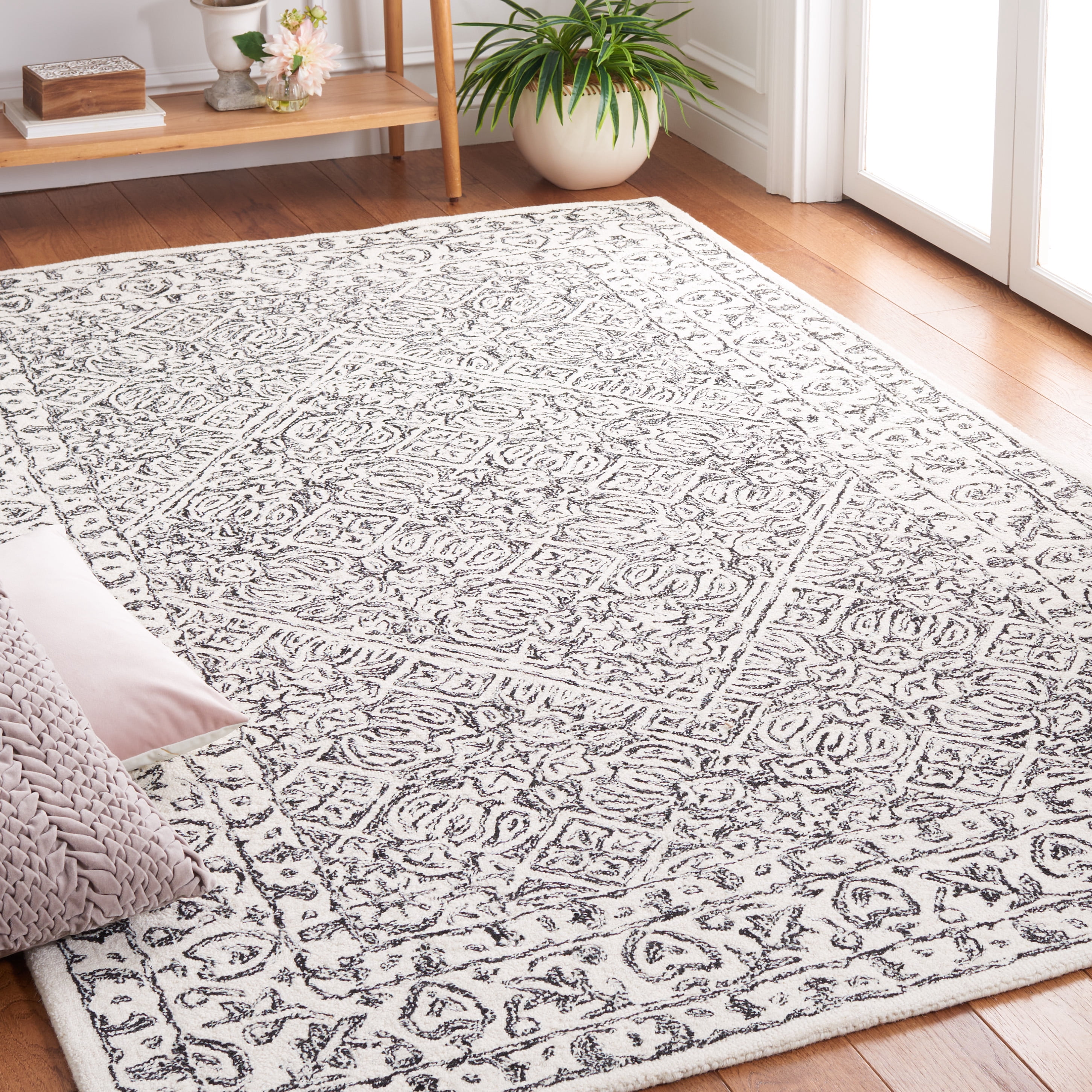 Safavieh Dip Dye Felicia Floral Area Rug, Ivory/Black, 7' x 7' Square