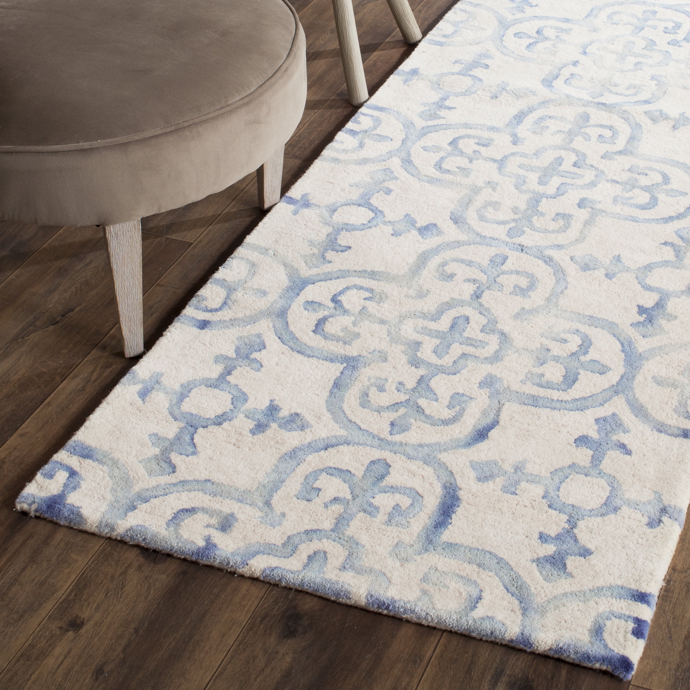 SAFAVIEH Dip Dye Flower Overdyed Geometric Runner Rug, Ivory/Blue, 2'3