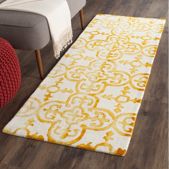 Safavieh Dip Dye Flower Distressed Wool Runner Rug, Ivory/Gold, 2'3" x 6'