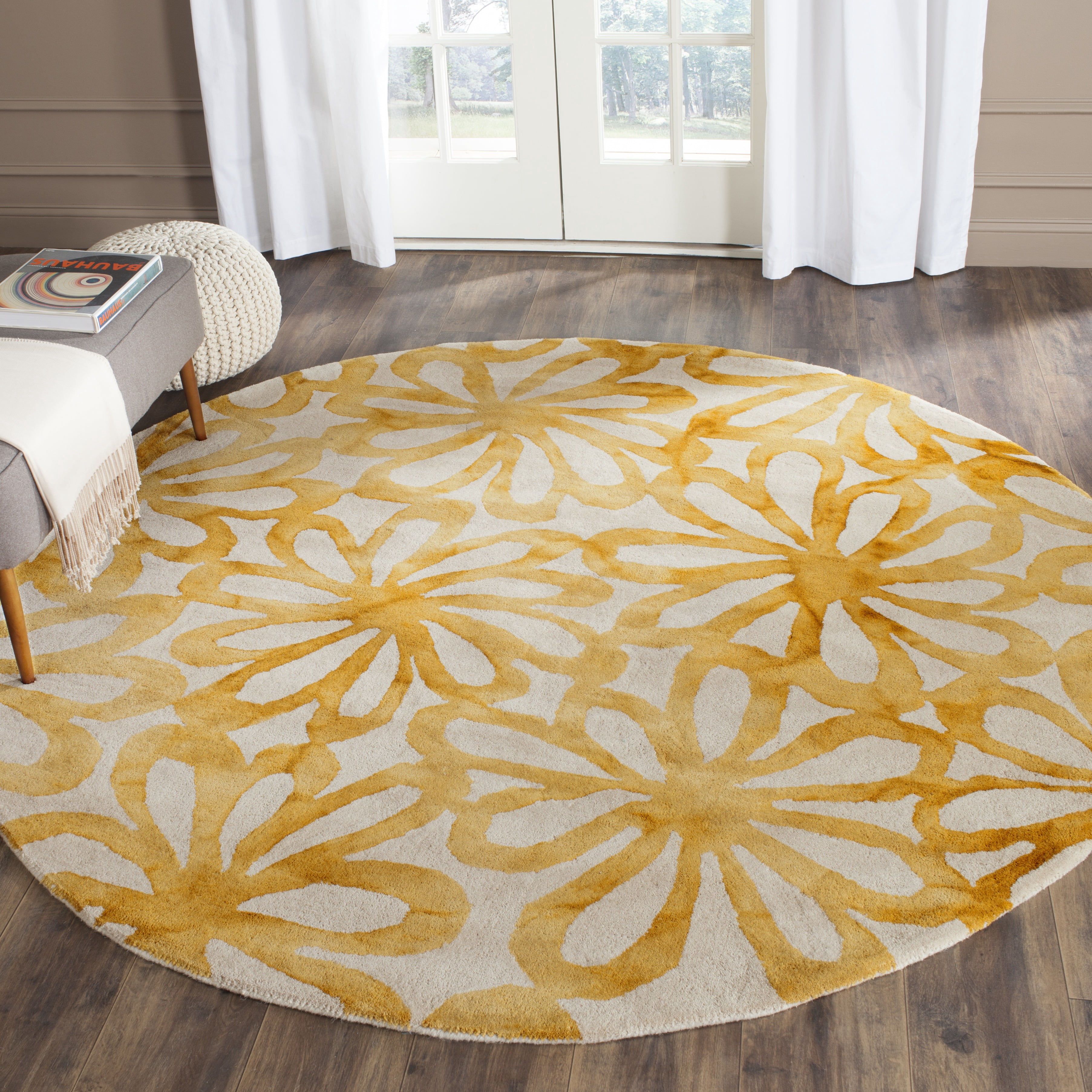 Safavieh Dip Dye Jessamine Floral Wool Area Rug, Beige/Gold, 5' x 5' Round