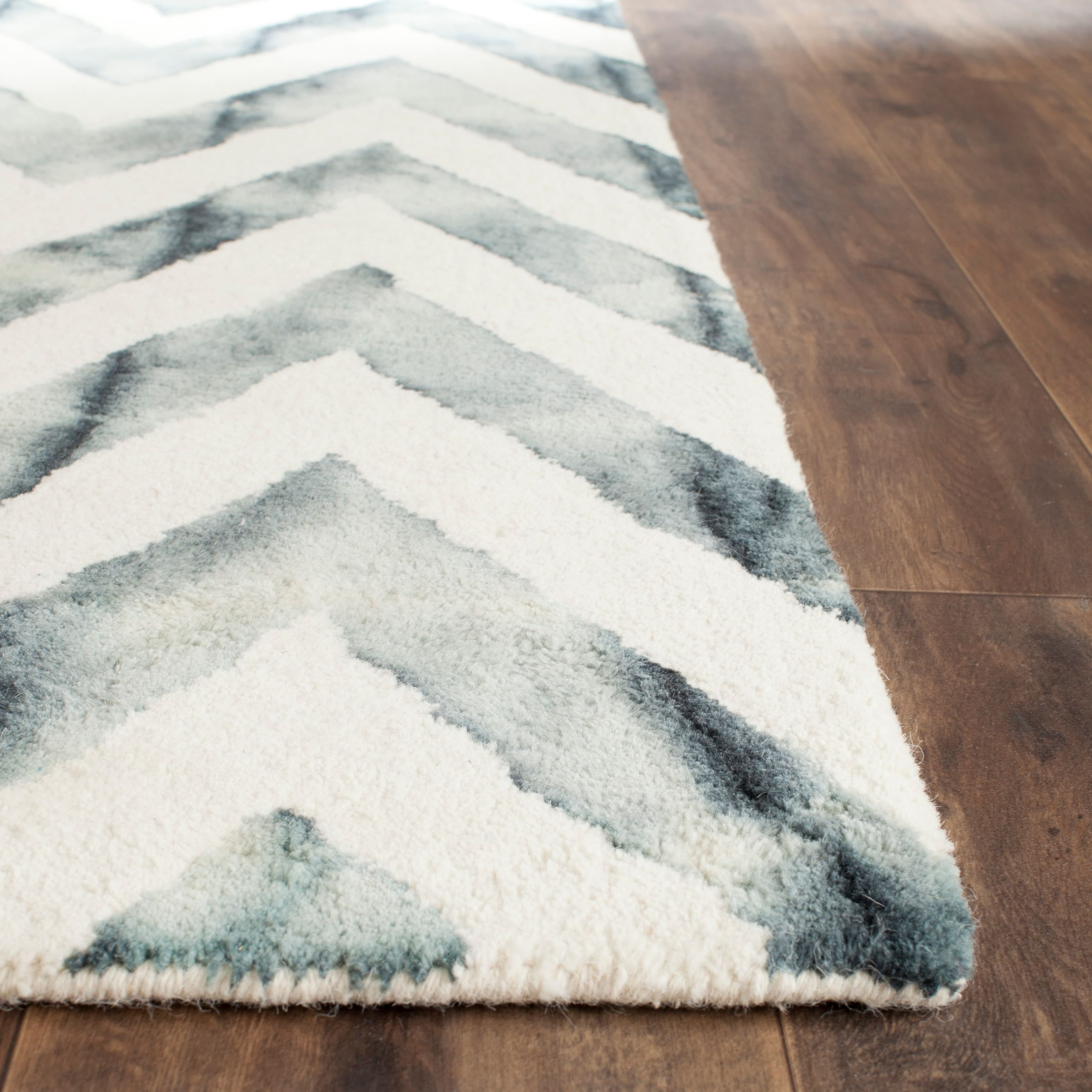 Ivory and Grey Hand-Tufted Wool Chevron Area Rug