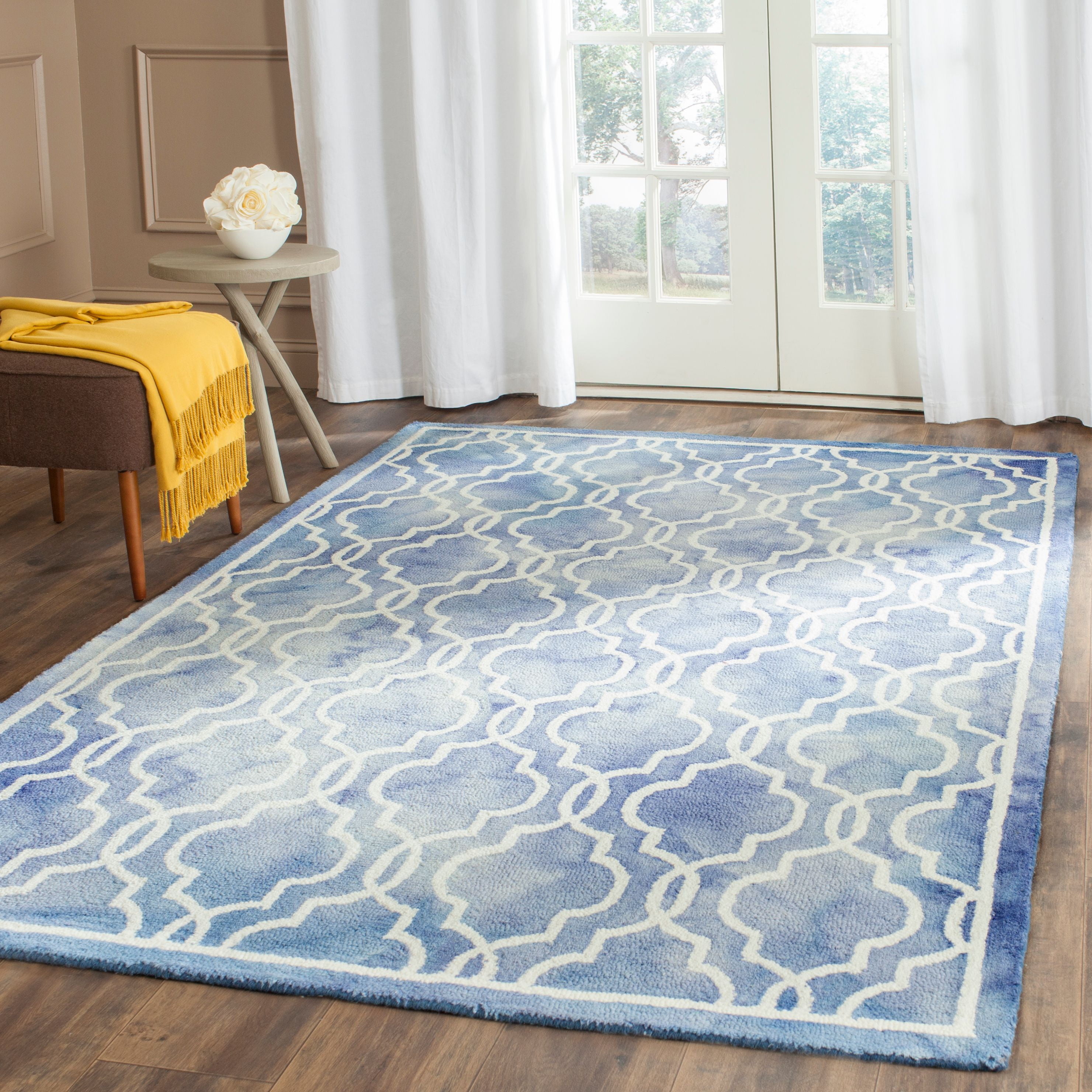 Blue and Ivory Tufted Wool 4' x 6' Area Rug