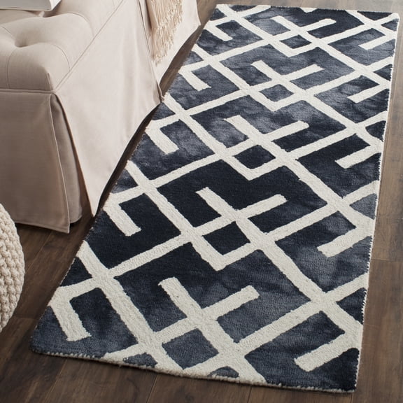 Safavieh Dip Dye Seanna Distressed Runner Rug, Graphite/Ivory, 2'3" x 6'