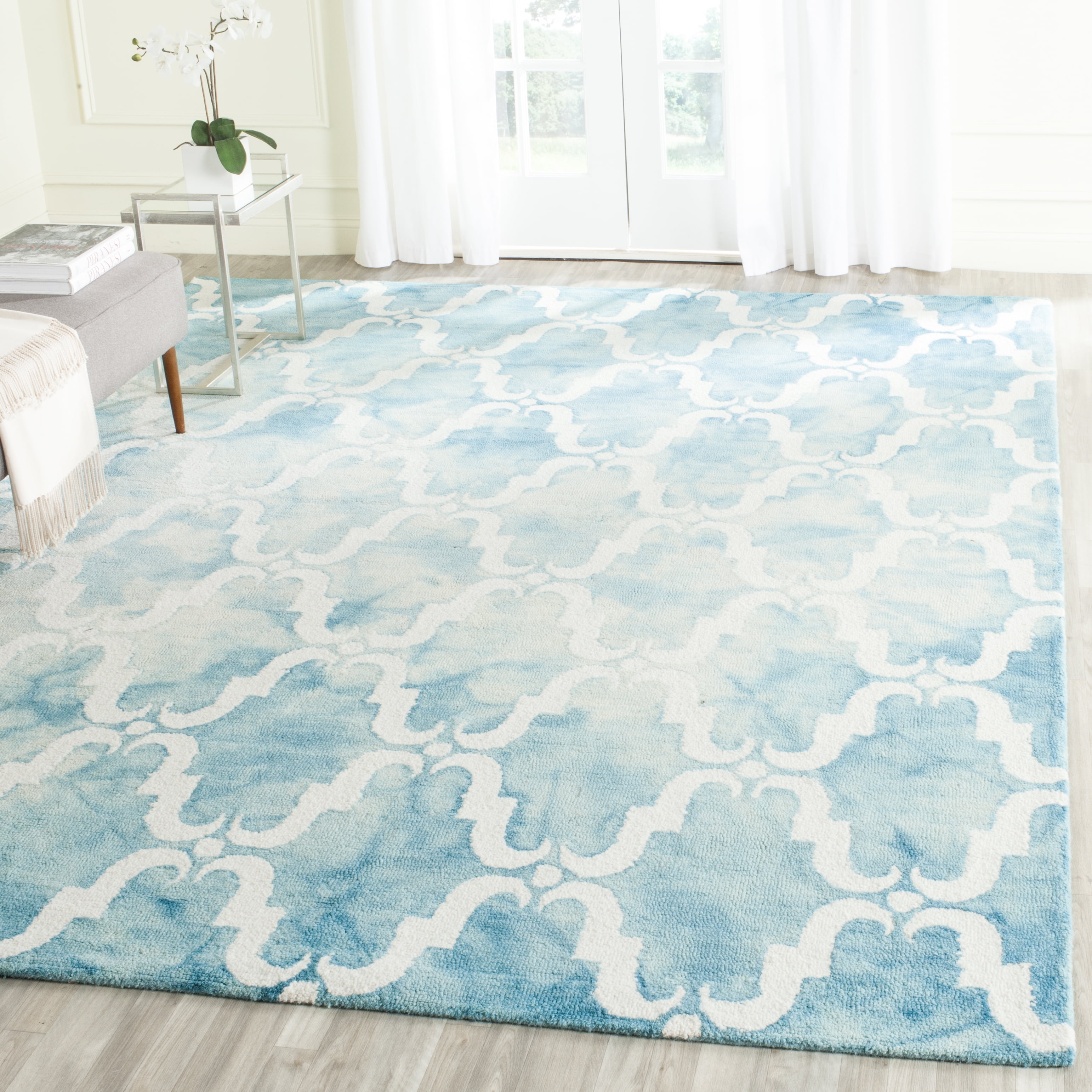 Ivory and Turquoise Hand-Tufted Wool Area Rug 8' x 10'