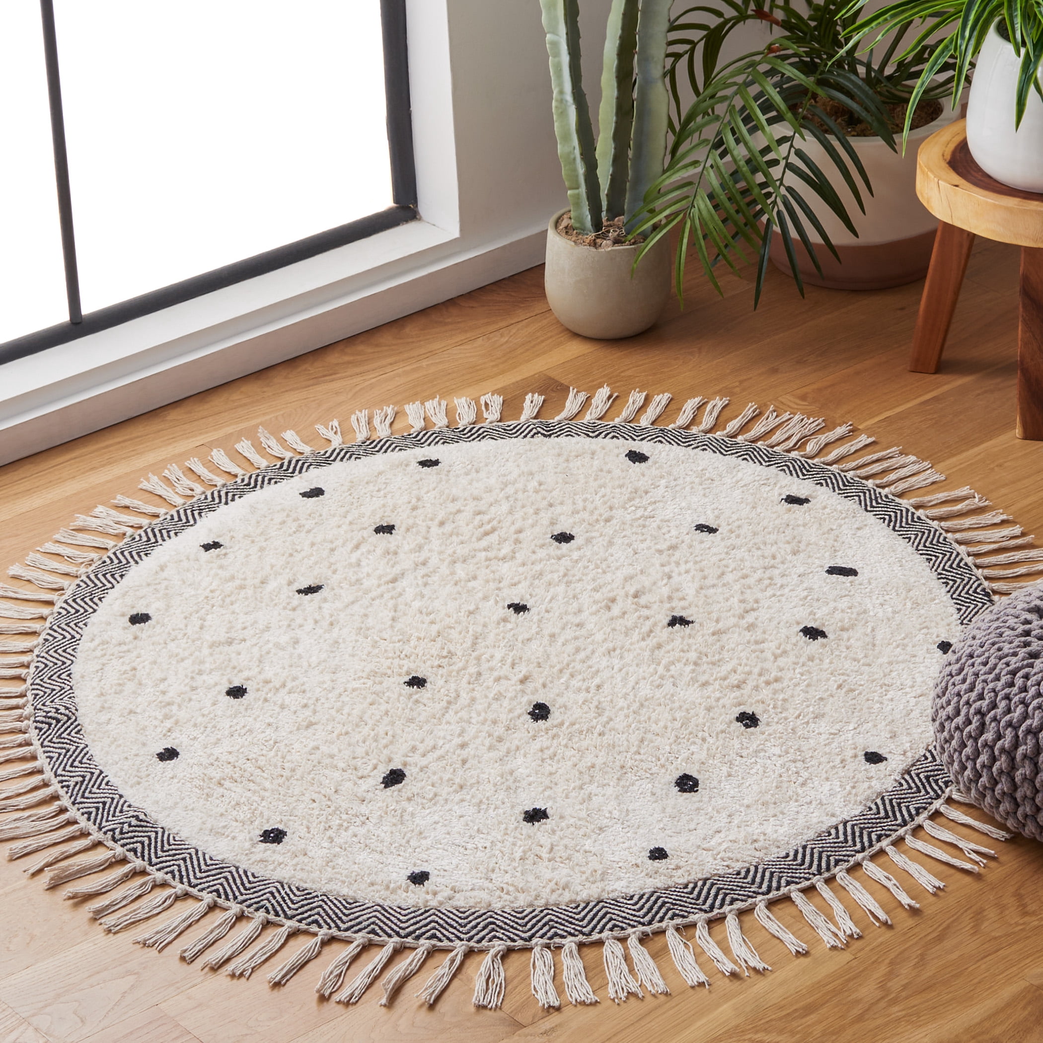 Safavieh Easy Care Mayra Solid Cotton Machine Washable Area Rug, Ivory/Black, 4' x 4' Round