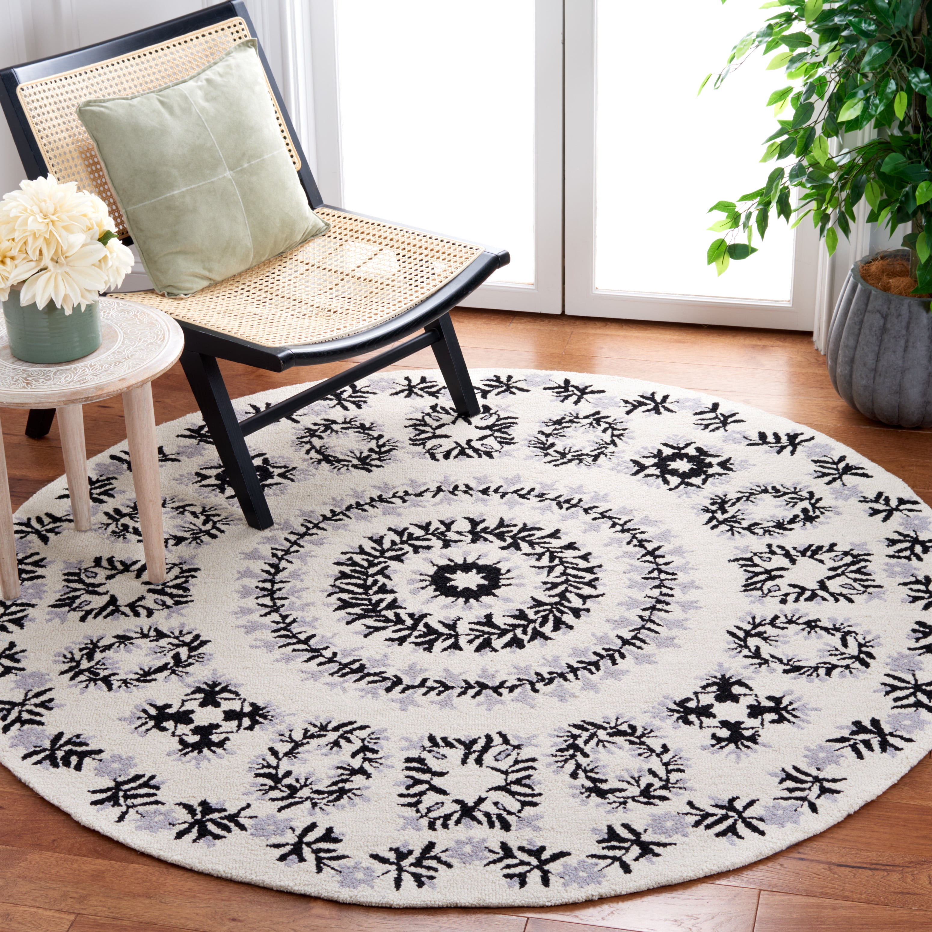Safavieh Empire Janetta Medallion Area Rug, Ivory/Black, 6' x 6' Round