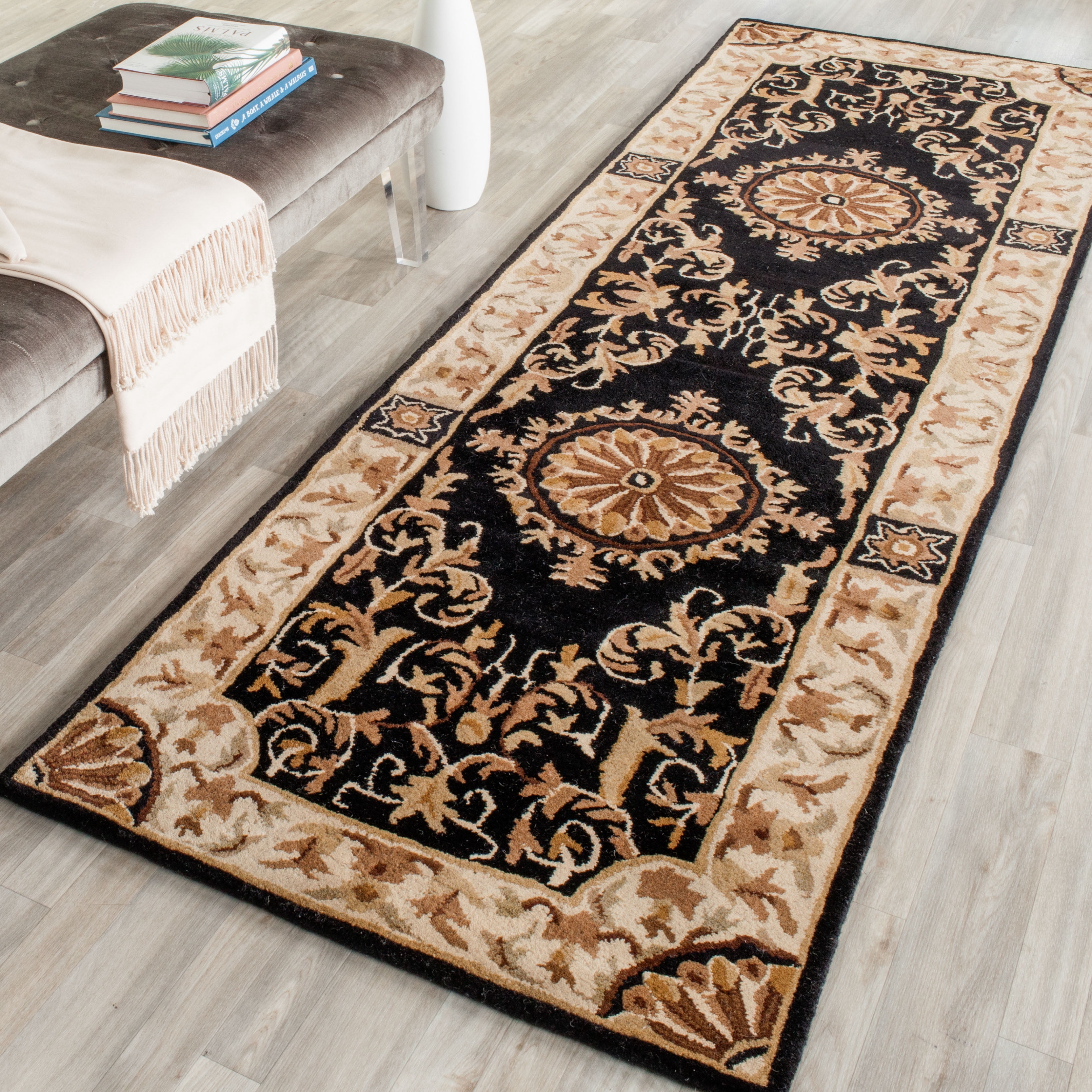 Safavieh Empire Naira Oriental Wool Runner Rug, Black/Ivory, 2'6" x 8'