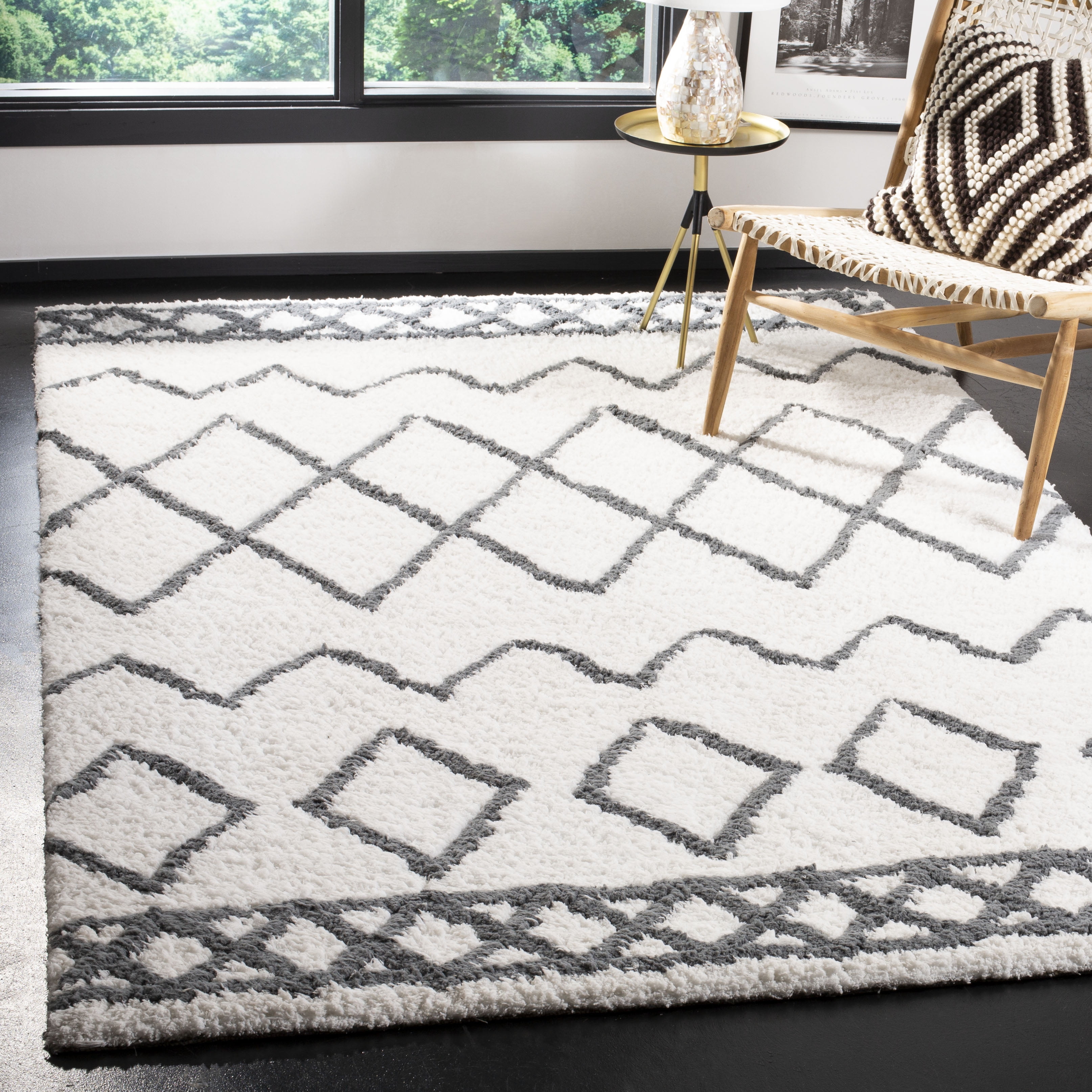 Handmade Luxe Shag Geometric Rug 8' x 10' - Gray and Cream