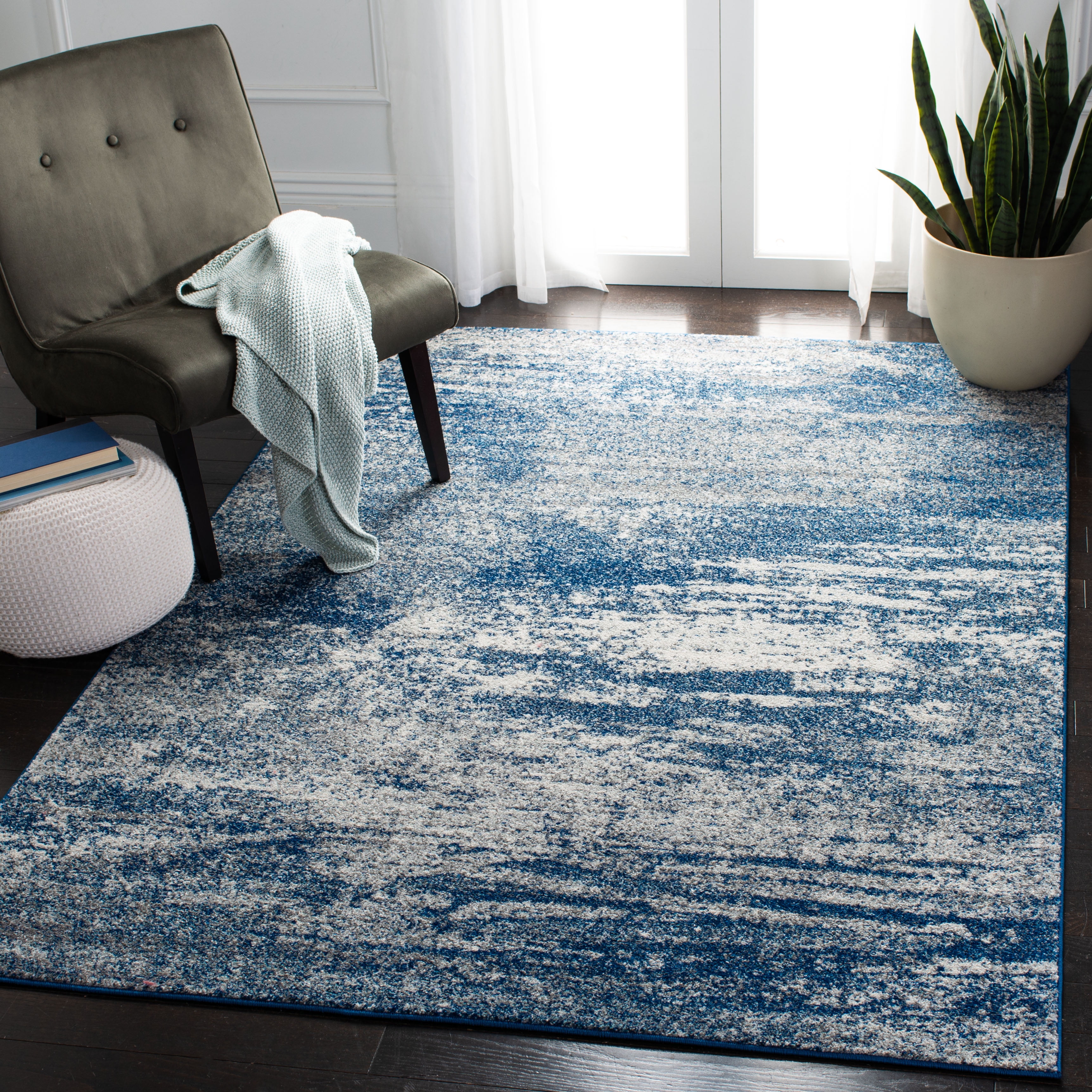SAFAVIEH Evoke Frosina Abstract Area Rug, Navy/Ivory, 5'3" x 5'3" Square