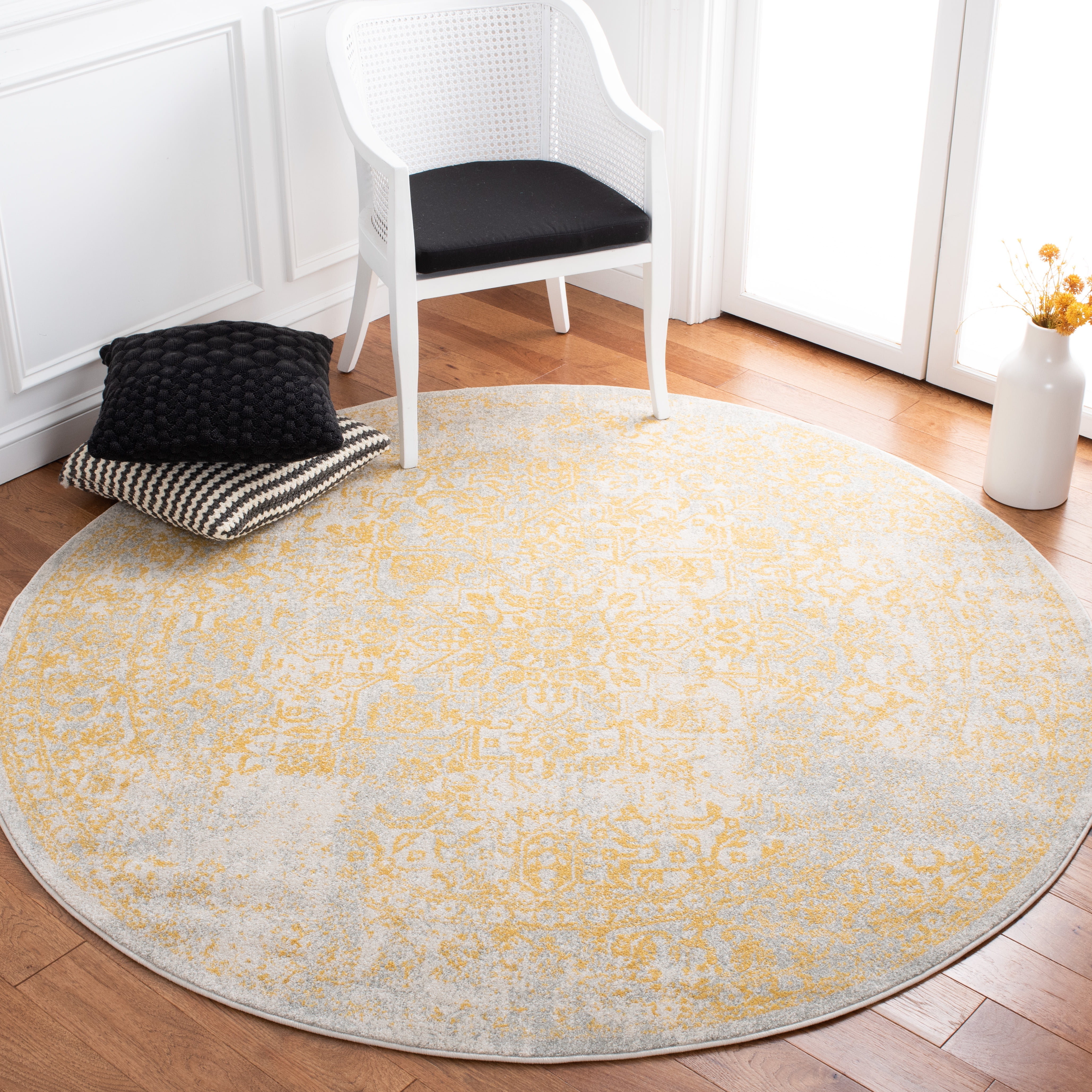 SAFAVIEH Round Rug 6'7" - Evoke Collection - Traditional Design, Ivory & Gold, Non-Shedding & Easy Cleaning, Ideal for Living Room, Bedroom, Dining Space