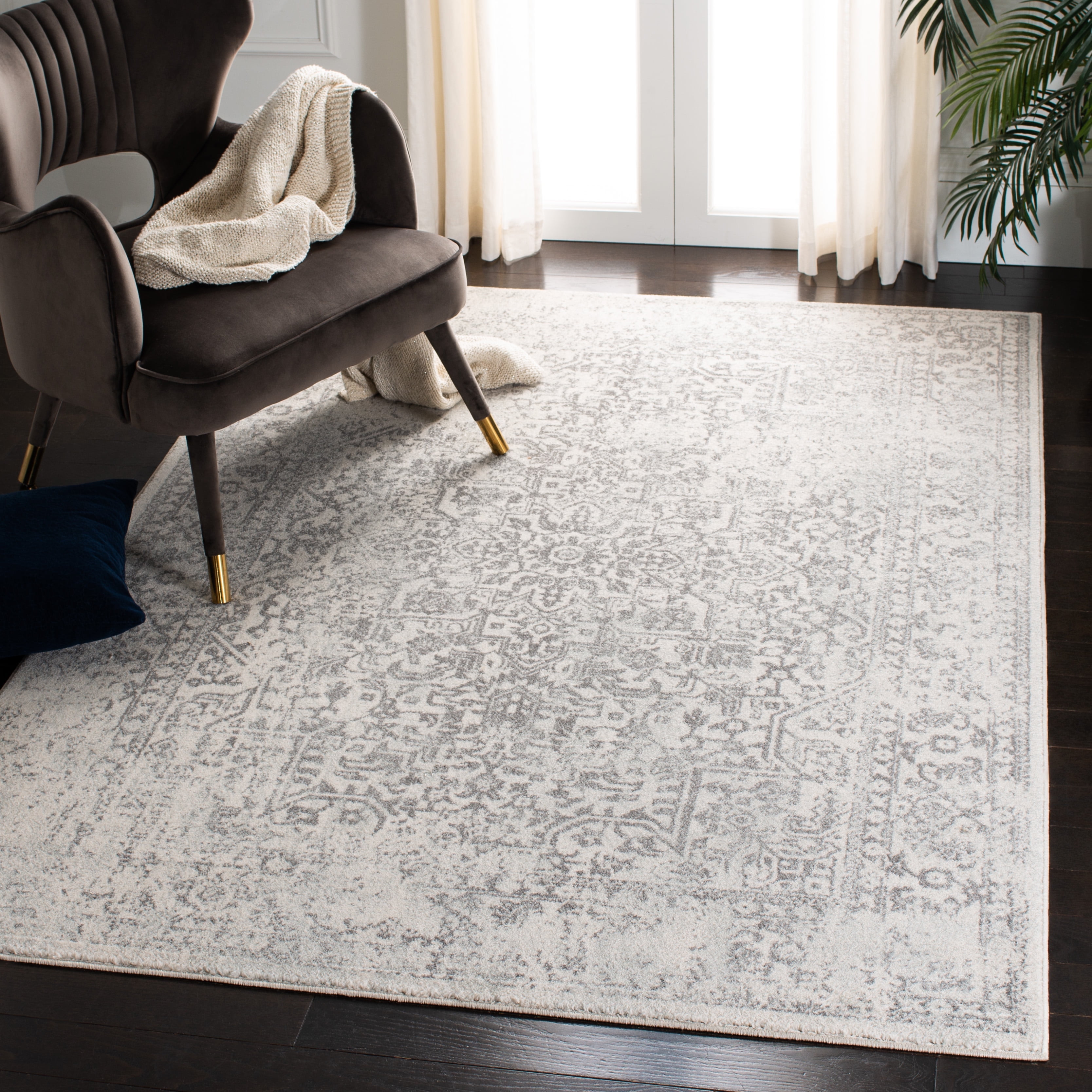 SAFAVIEH Accent Rug 3x5 - Evoke Collection - Traditional Design, Ivory & Grey, Non-Shedding & Easy Cleaning, Ideal for Living Room, Bedroom, Dining Space, Entryway, Bathroom, Bedside