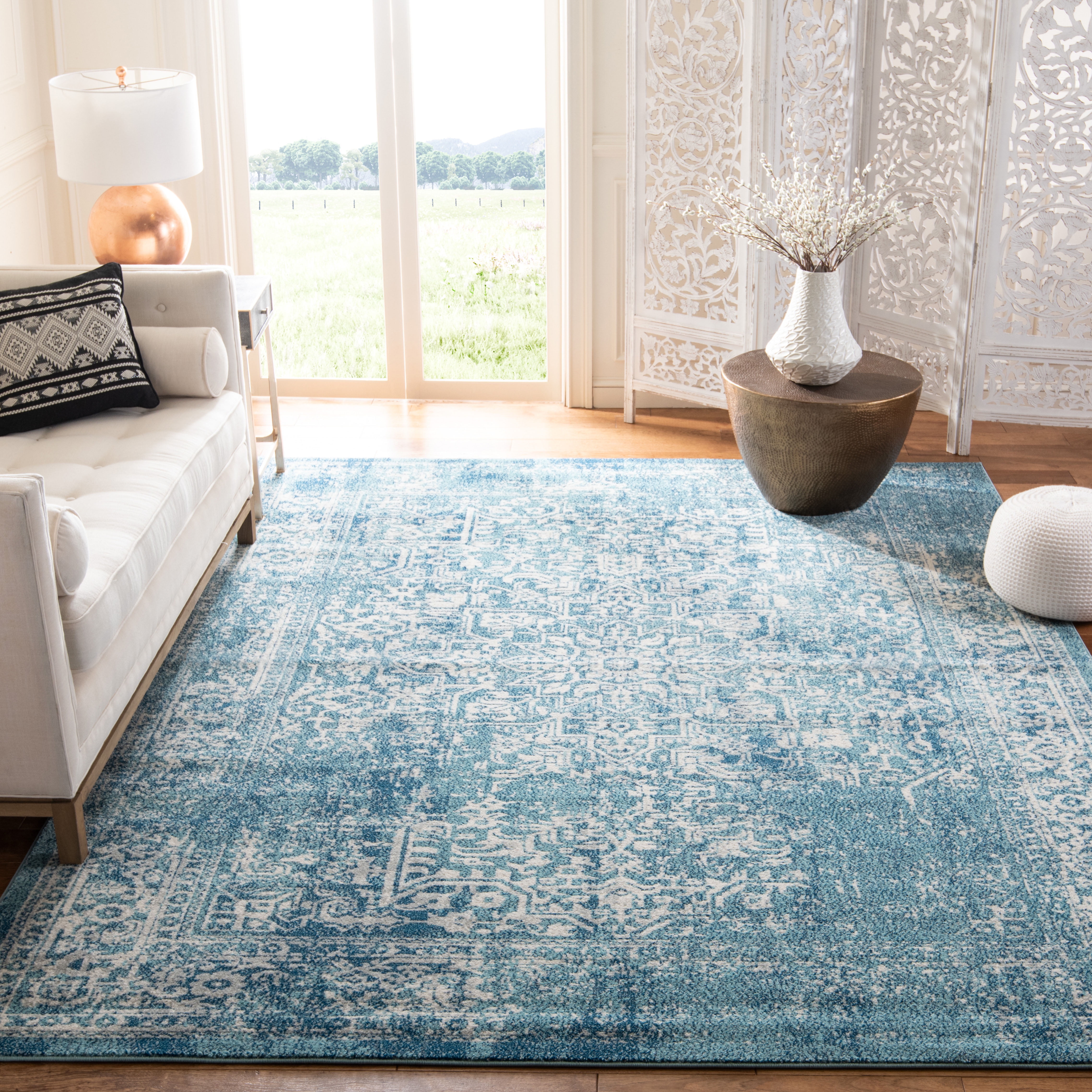 SAFAVIEH Square Rug 6'7" - Evoke Collection - Traditional Design, Blue & Ivory, Non-Shedding & Easy Cleaning, Ideal for Living Room, Bedroom, Dining Space