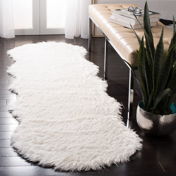 Safavieh Faux Sheep Skin Jadyn Animal Runner Rug, Ivory, 2'6" x 12'