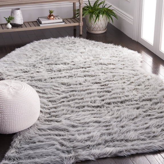 Safavieh Faux Sheep Skin Lucius Animal Area Rug, Light Gray, 6' x 9'