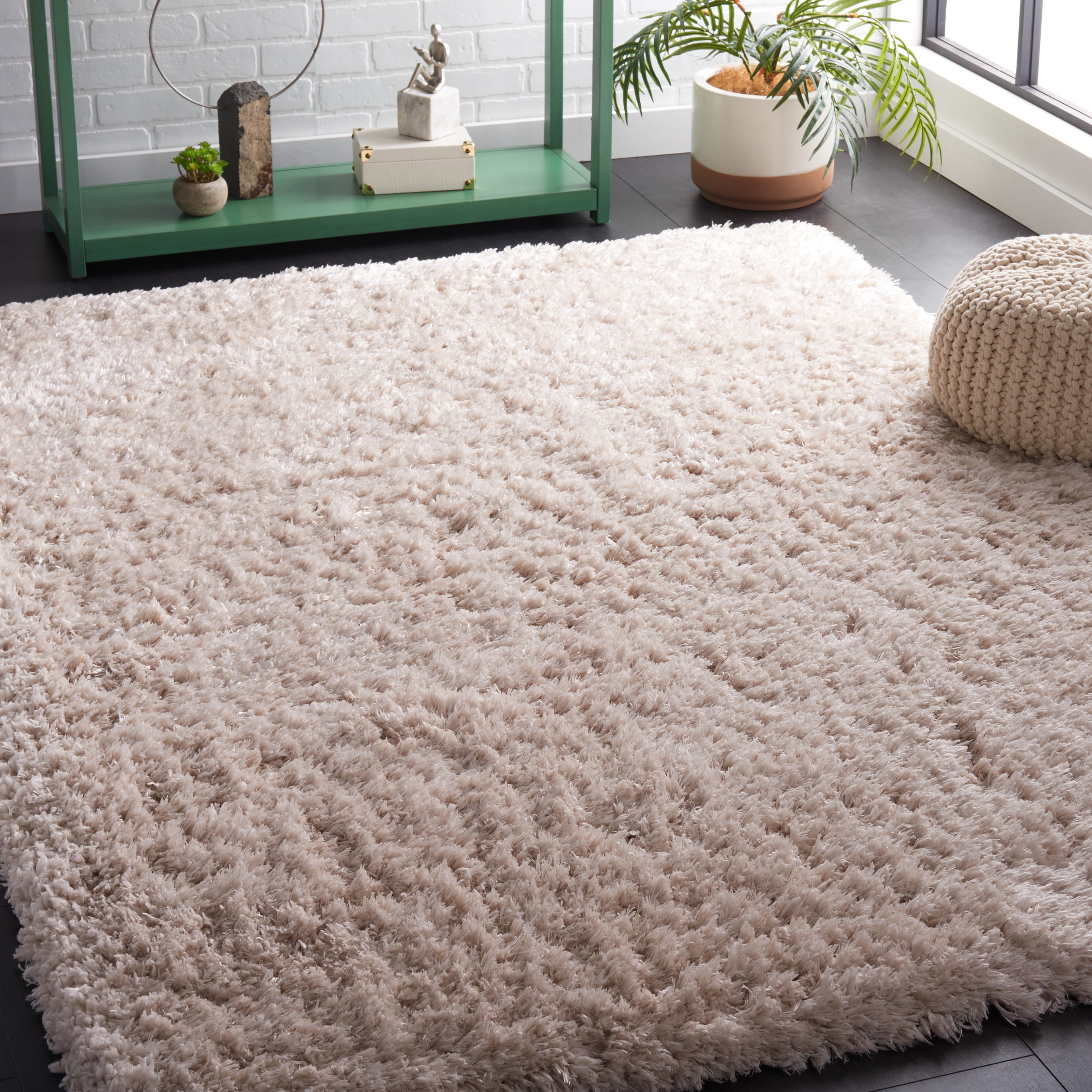Safavieh Flokati Augustin Solid Shag Area Rug, Beige, 2'7" x 5'