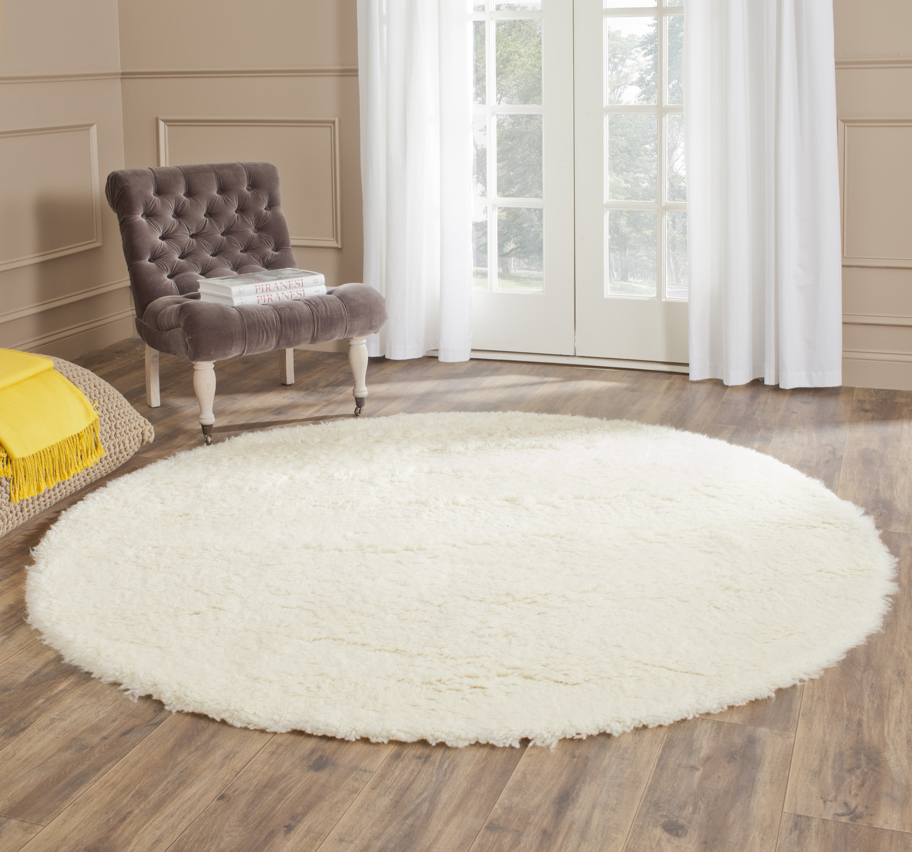 Hand-Tufted Ivory Wool 6' Round Shag Area Rug