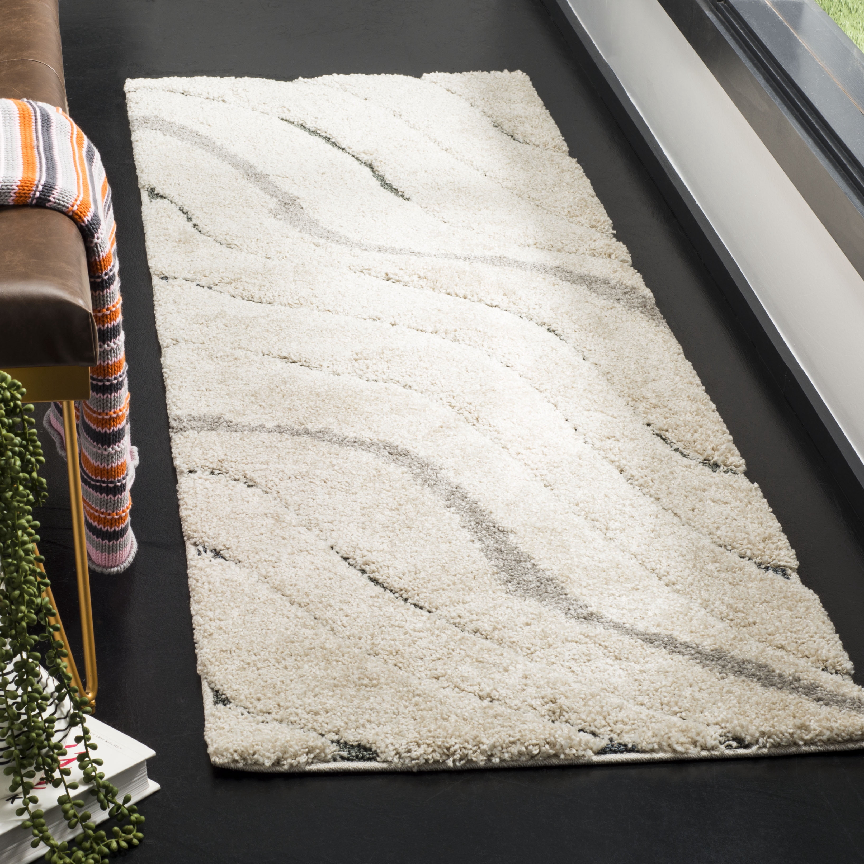 SAFAVIEH Florida Tabitha Geometric Waves Shag Runner Rug, Cream/Light Blue, 2'3" x 7'