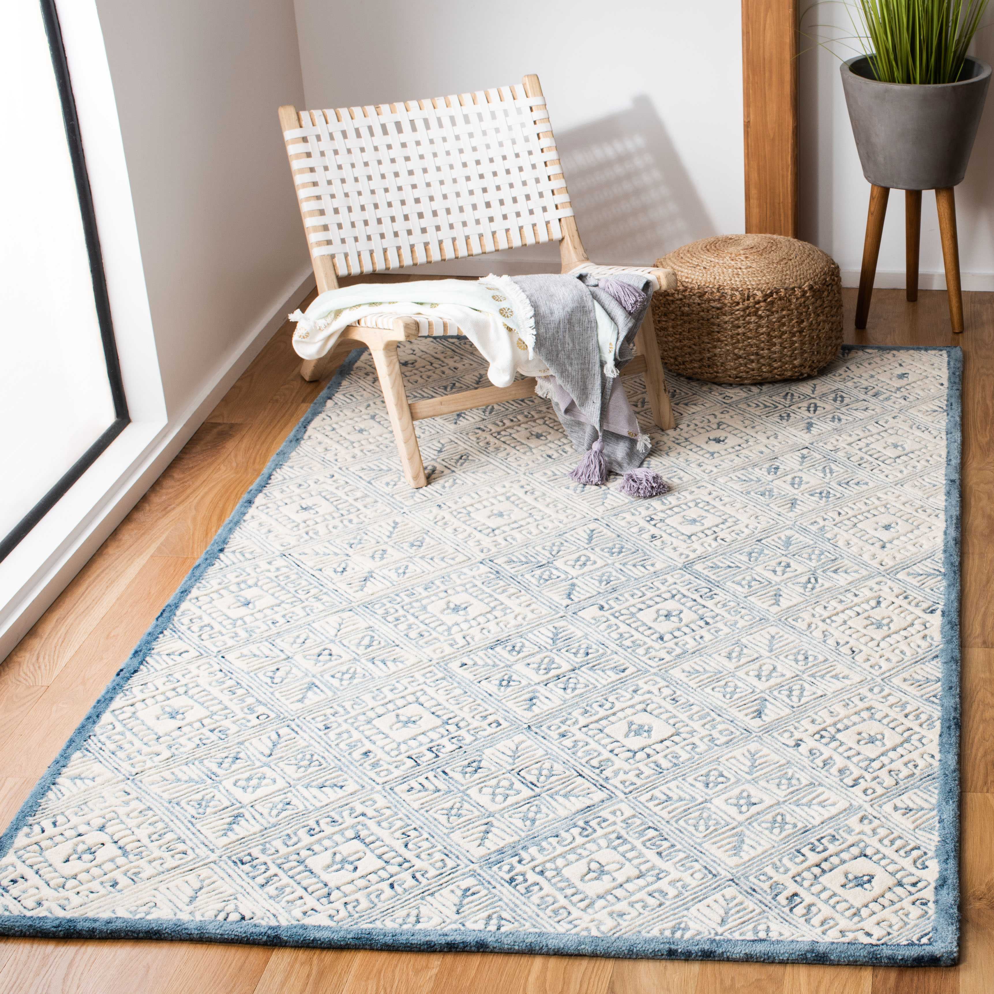 SAFAVIEH Glamour Drummond Geometric Floral Wool Area Rug, Blue/Ivory, 5' x 8'